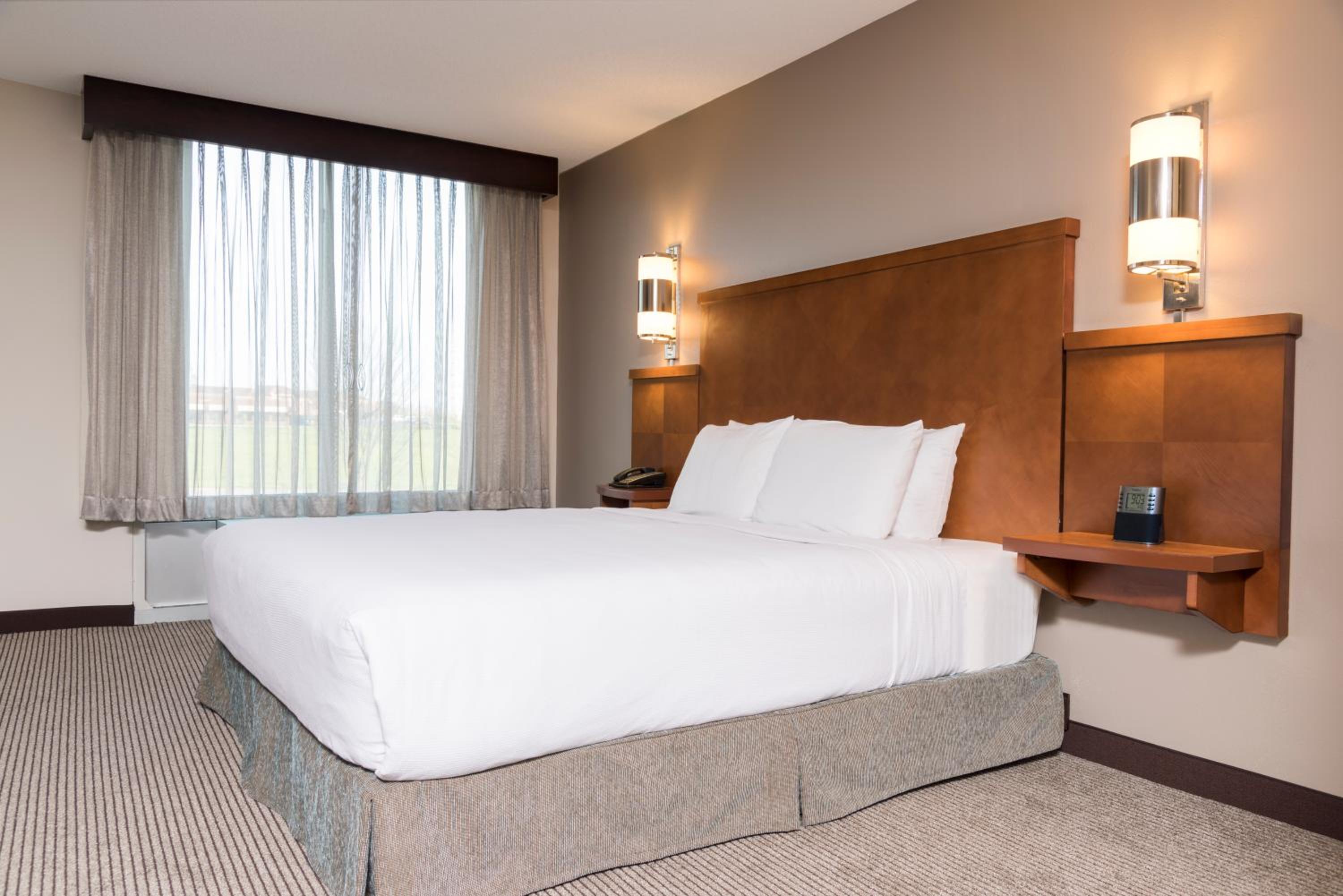 King Room with Sofa Bed - High Floor - Photo 6