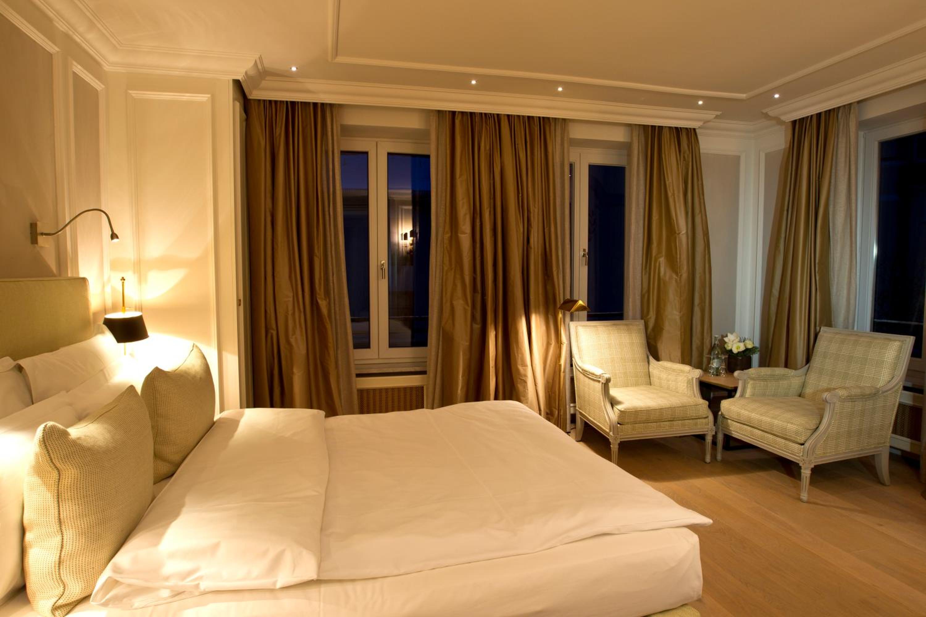 Deluxe Double Room thumbnail 5