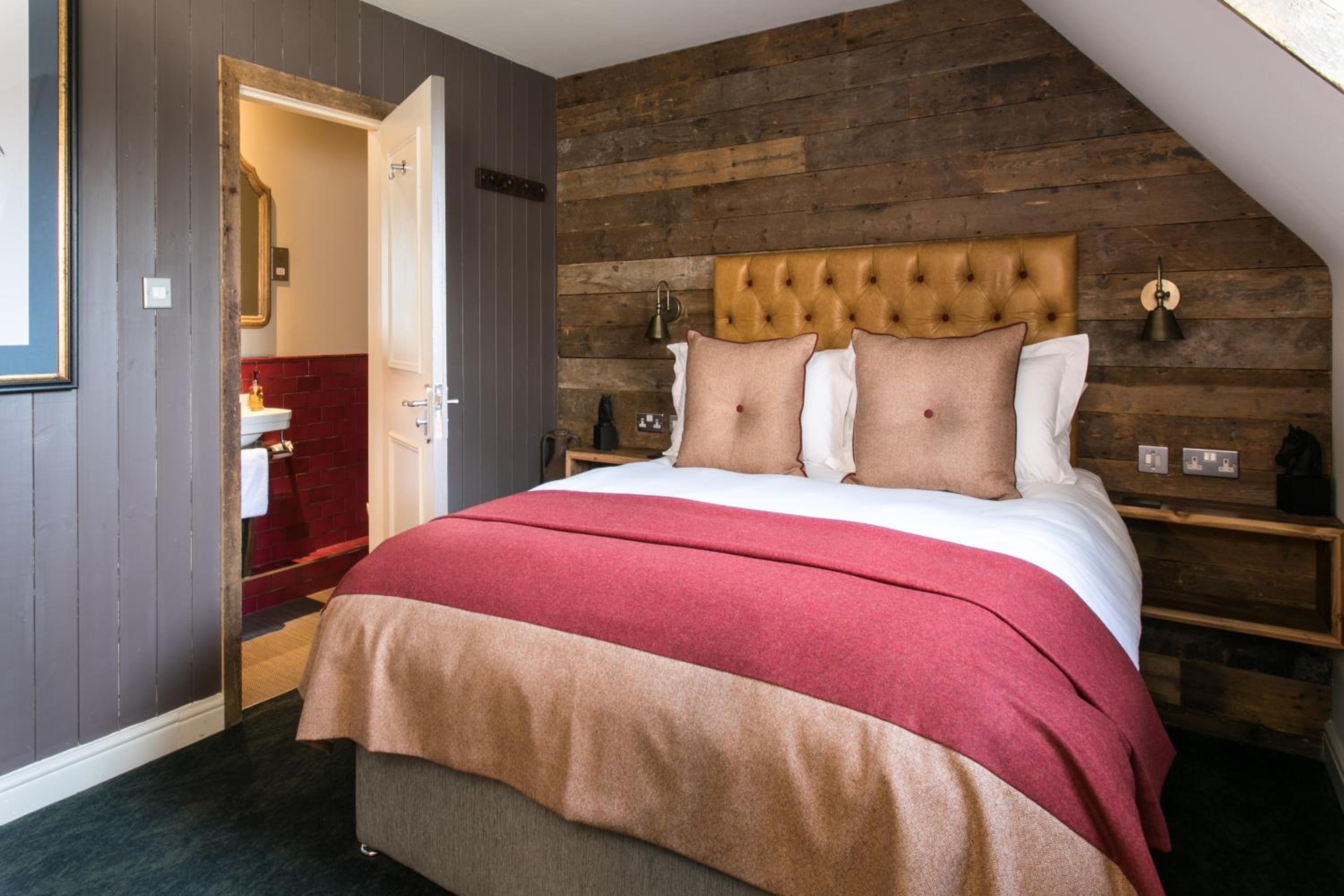 Standard King Room photo 1