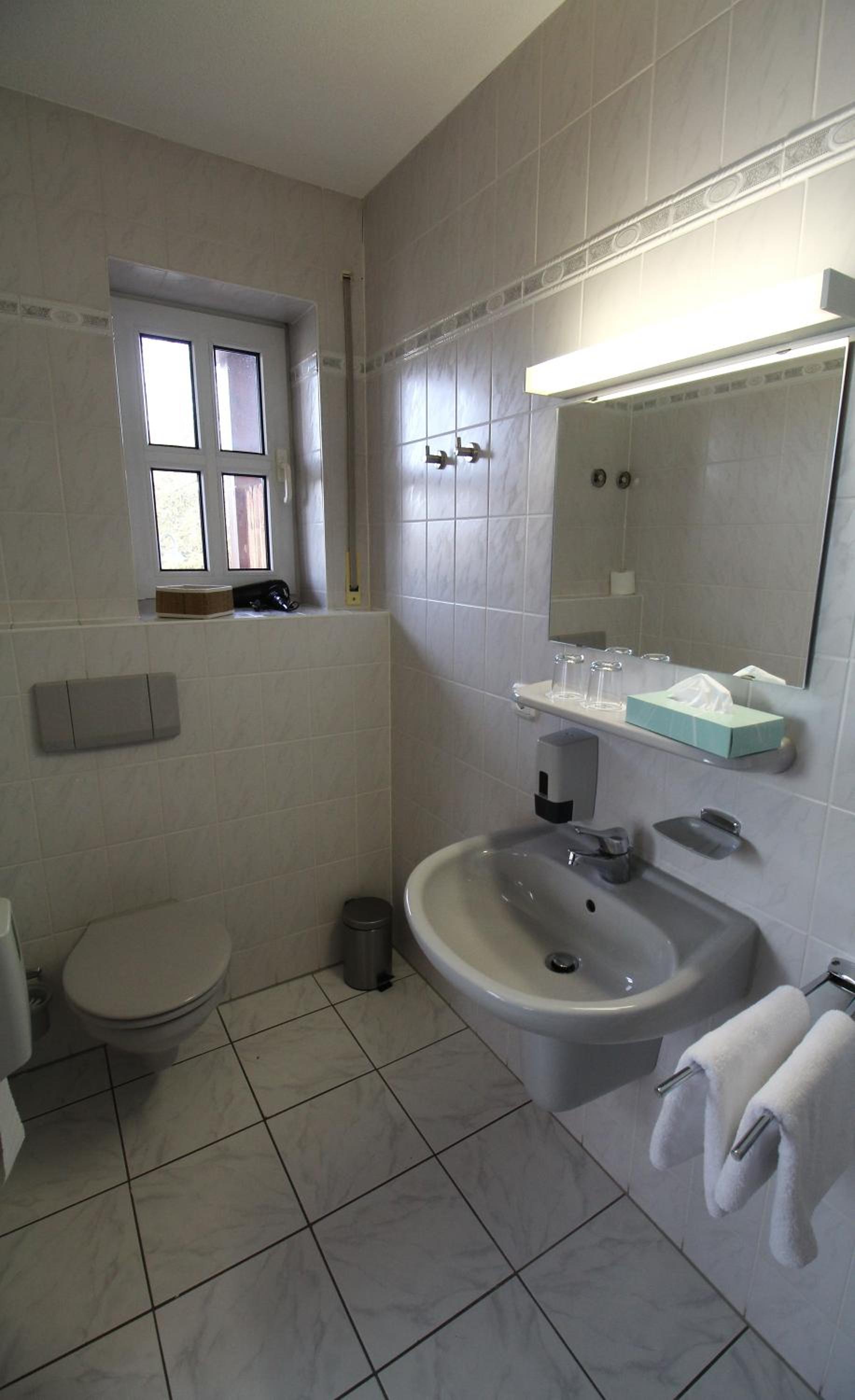 Deluxe Double Room with Balcony - Photo 7