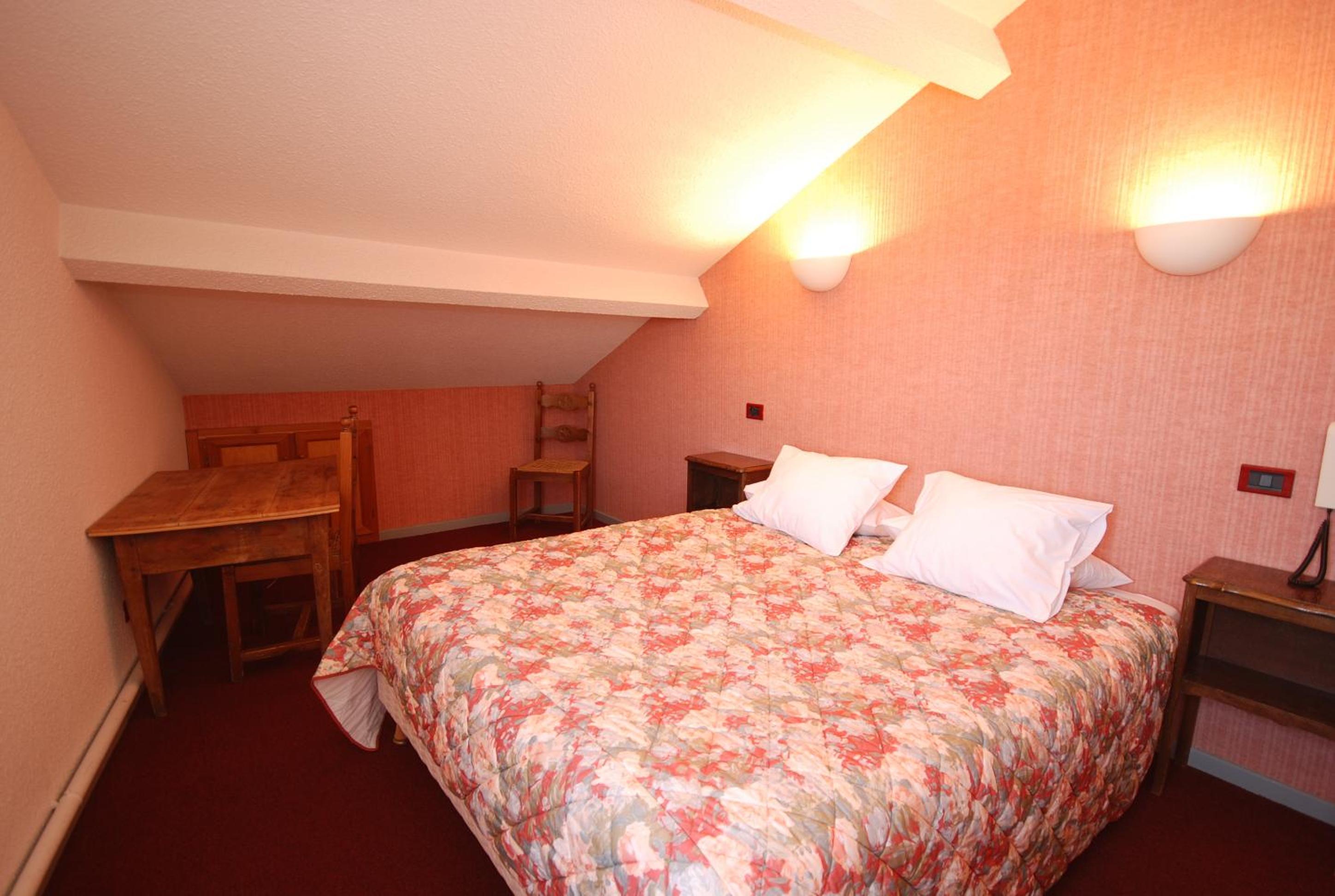 Standard Double Room photo 2