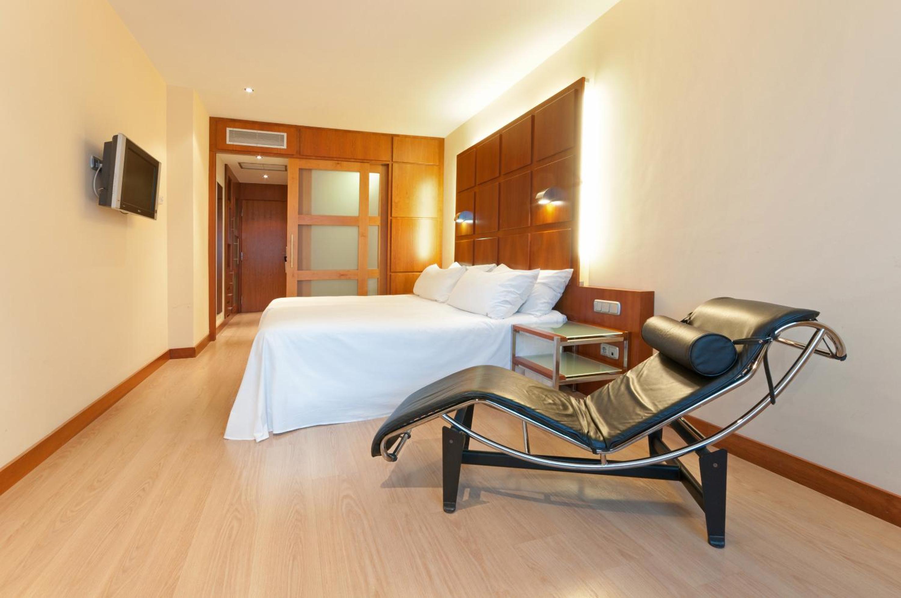 Habitación Doble o Twin Premium con Traslado al Aeropuerto (2 Adultos)