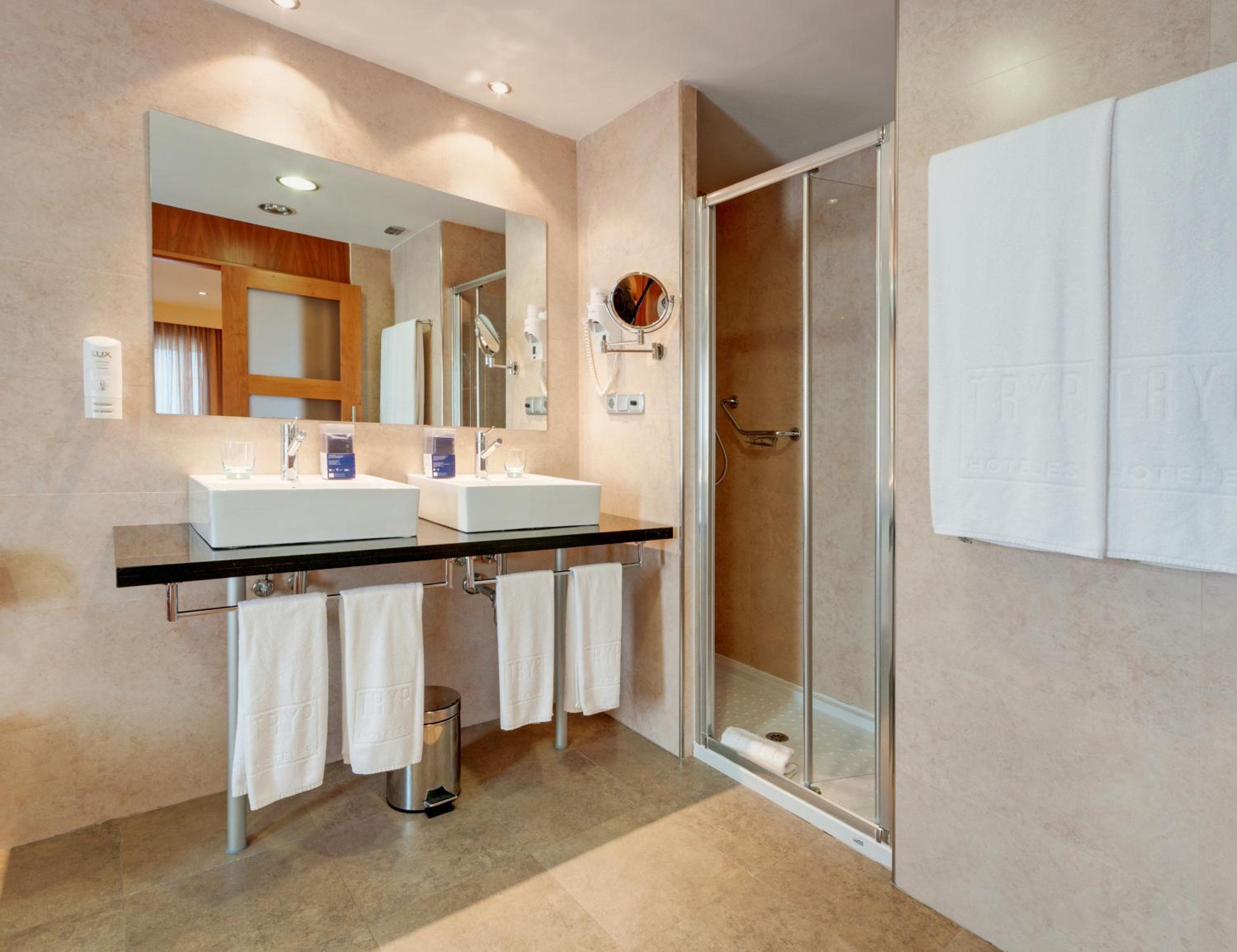 Junior Suite with Airport Transfer (2 Adults) photo 3