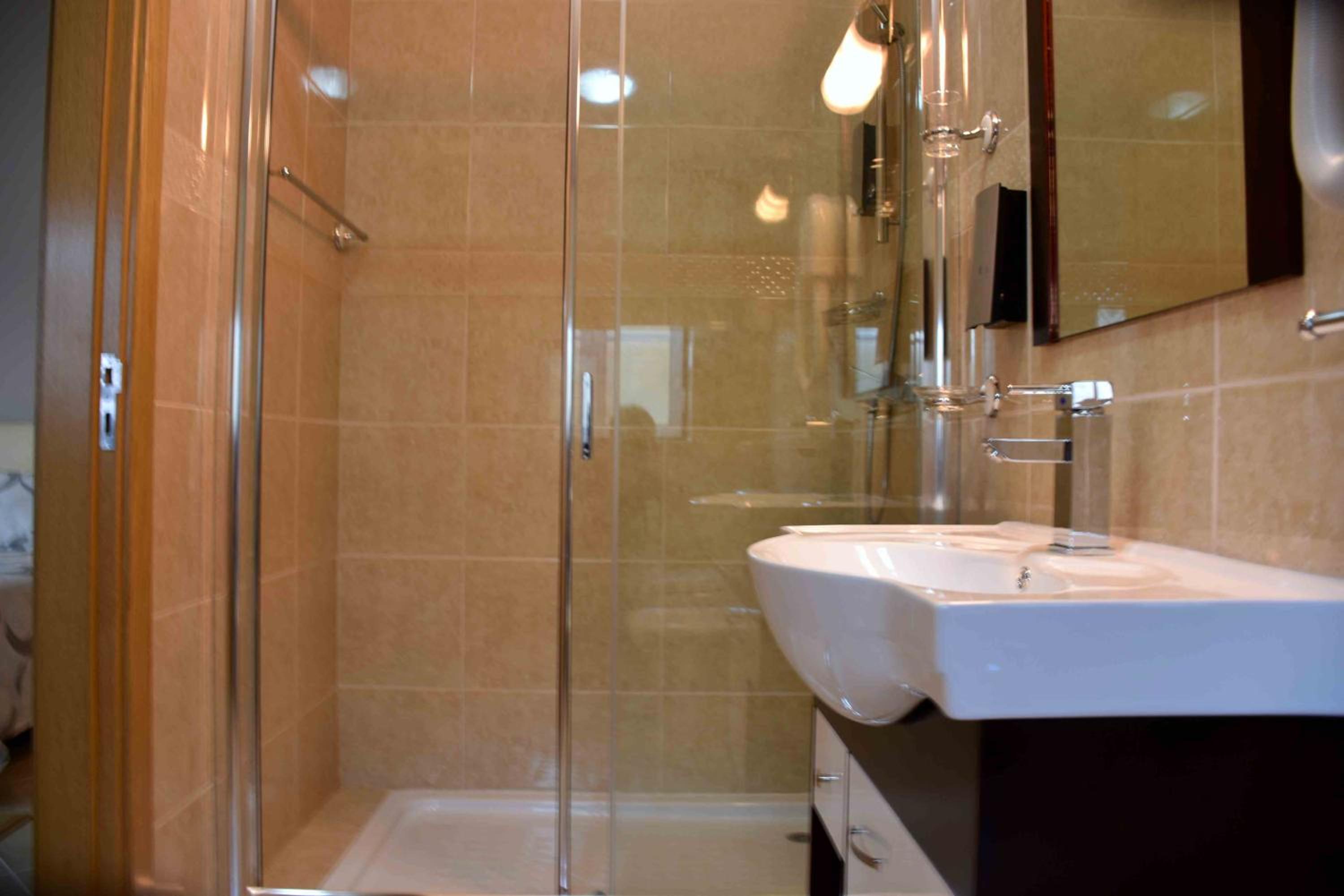 Deluxe Room (2 Adults + 1 Child) photo 3