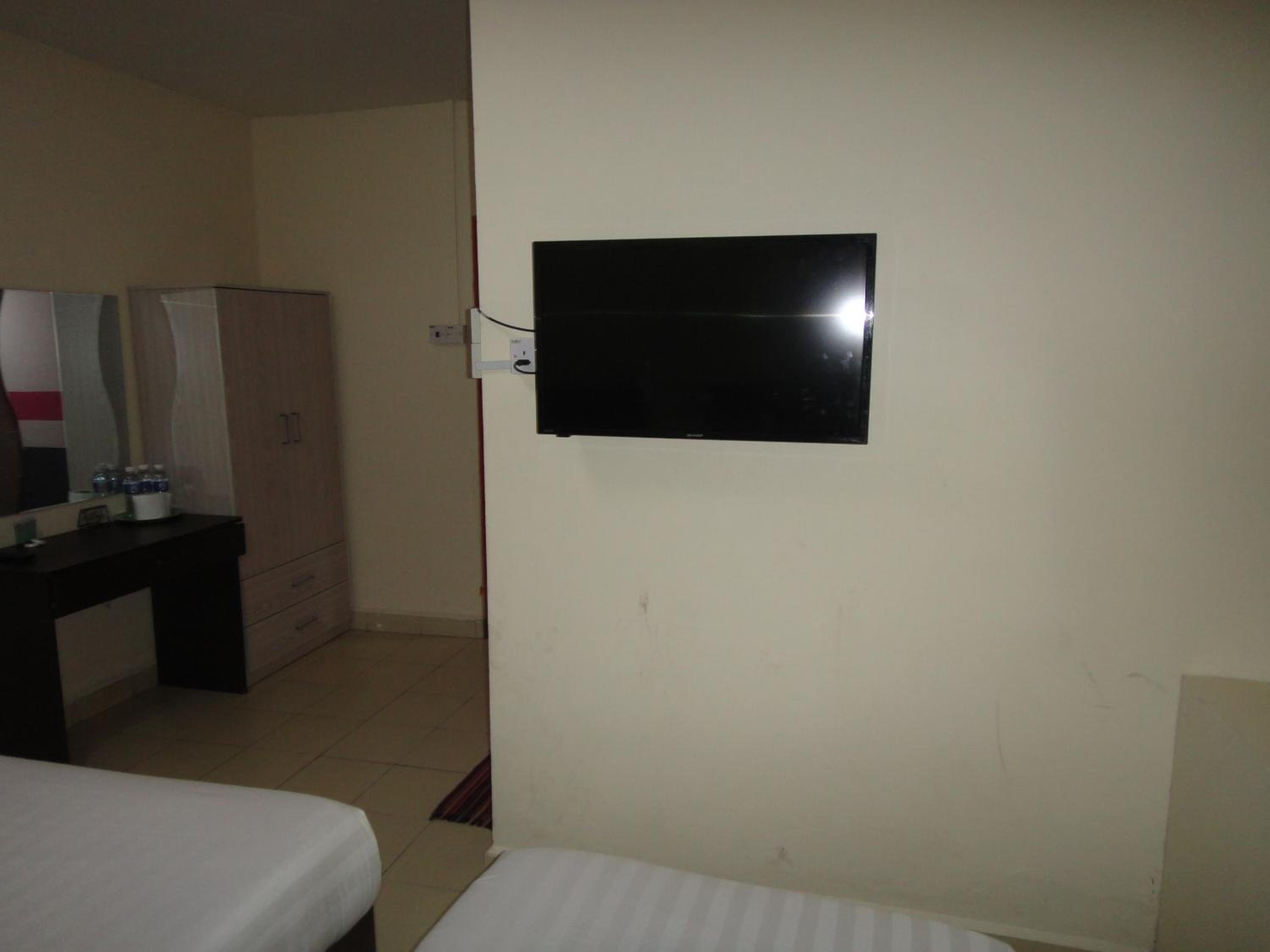 Family Room - Photo 6