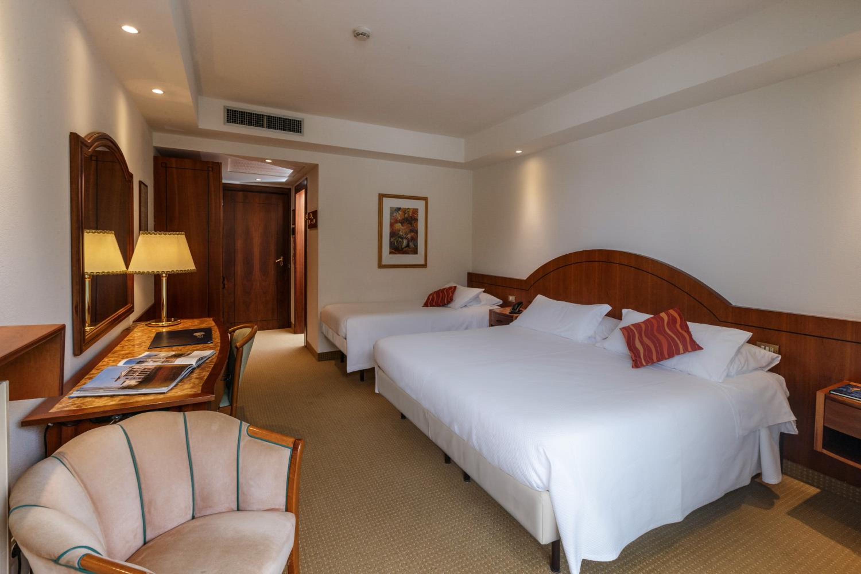 Classic Quadruple Room With Balcony photo 1