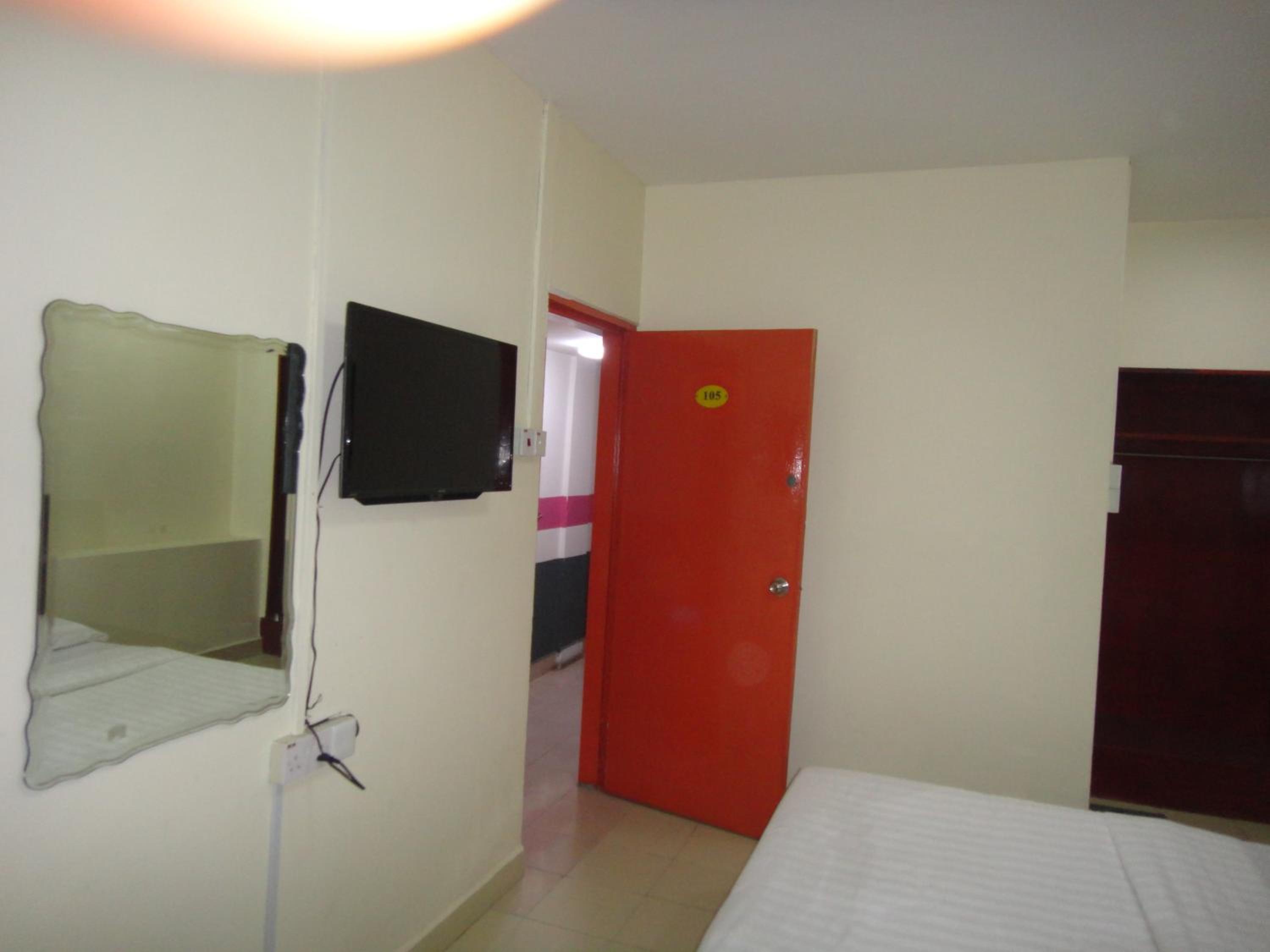 Queen Room with Two Queen Beds - Photo 2