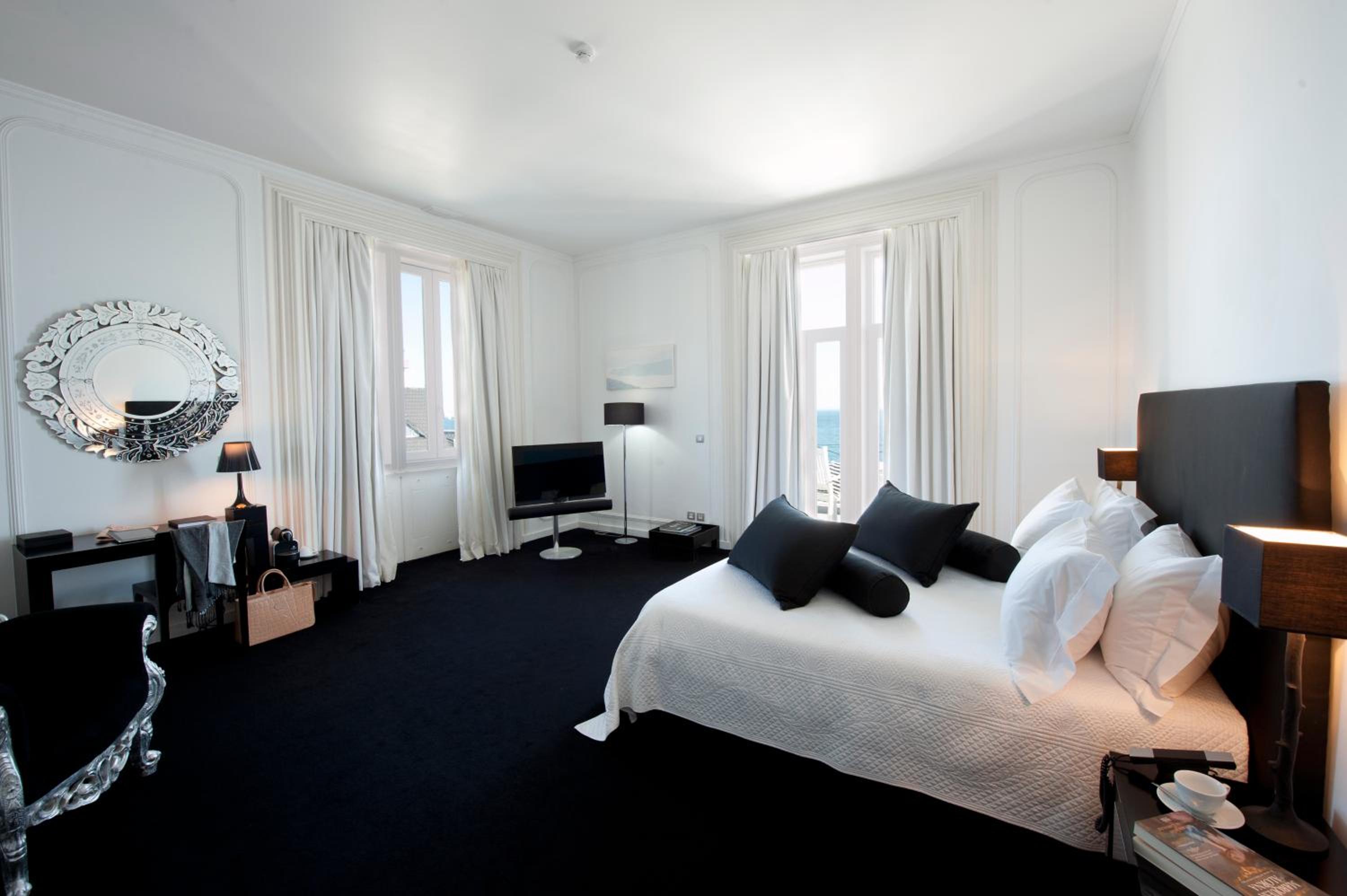Suite - Photo 1