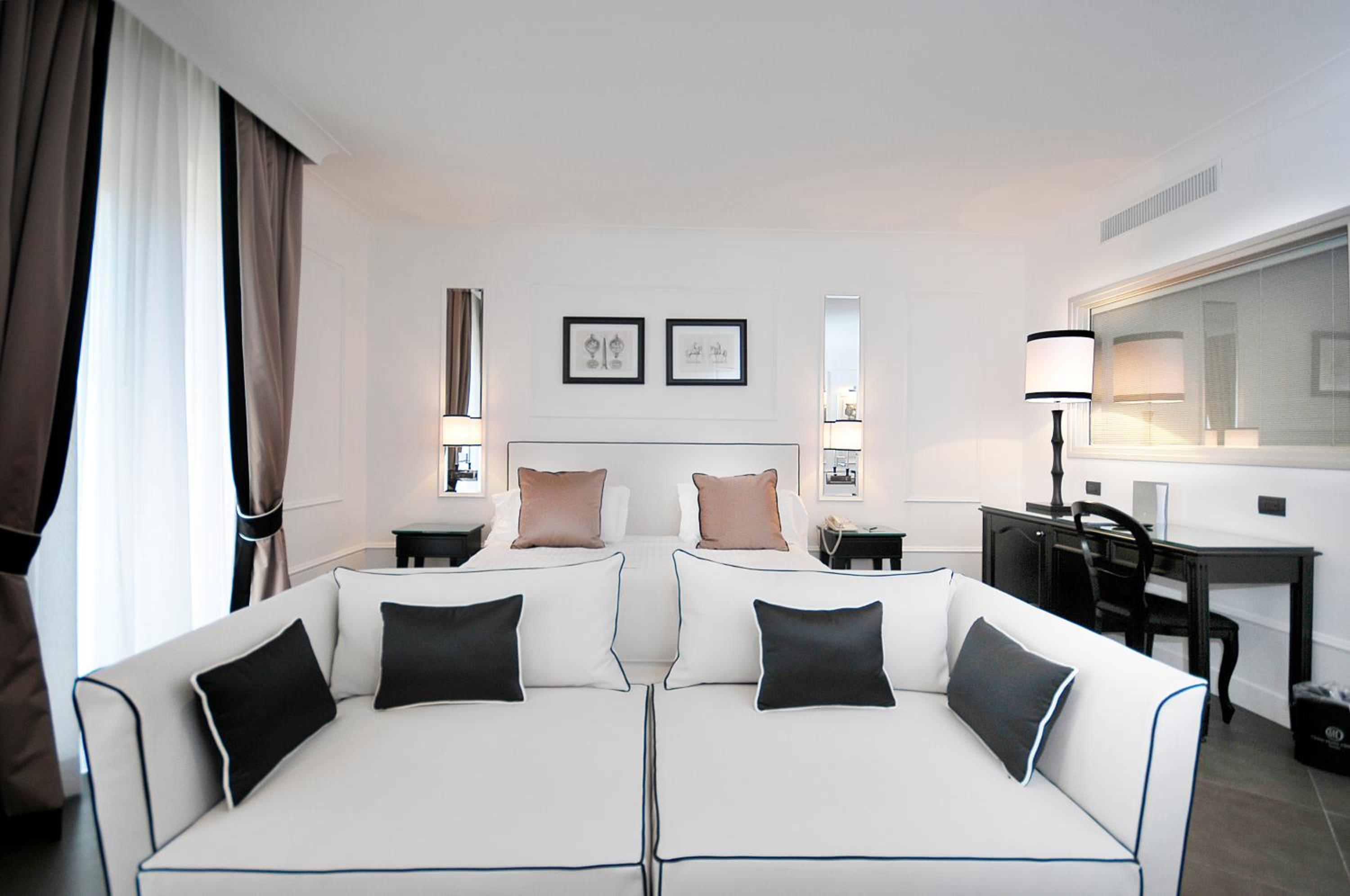 Suite - Photo 1