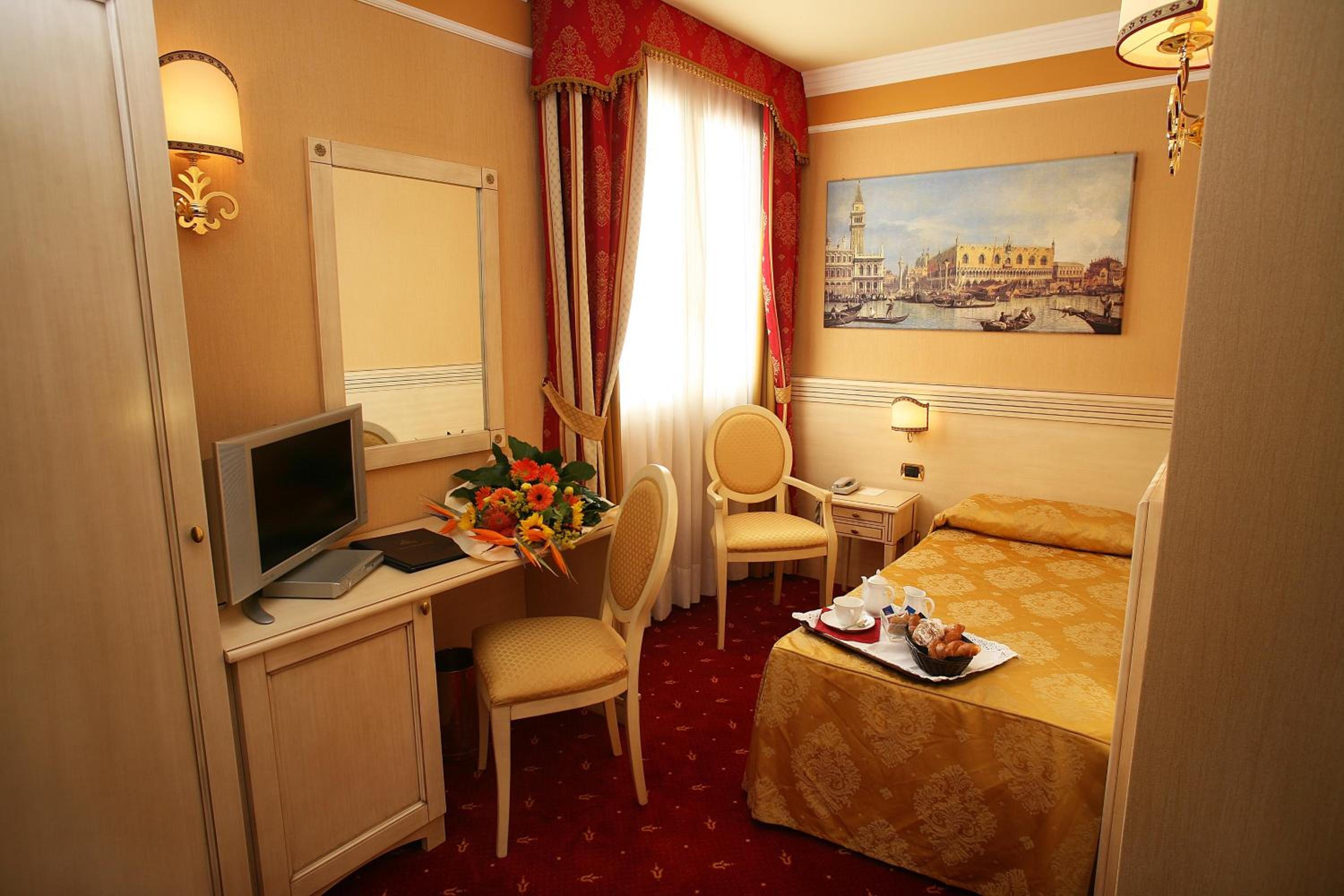 Economy Single Room - Photo 5