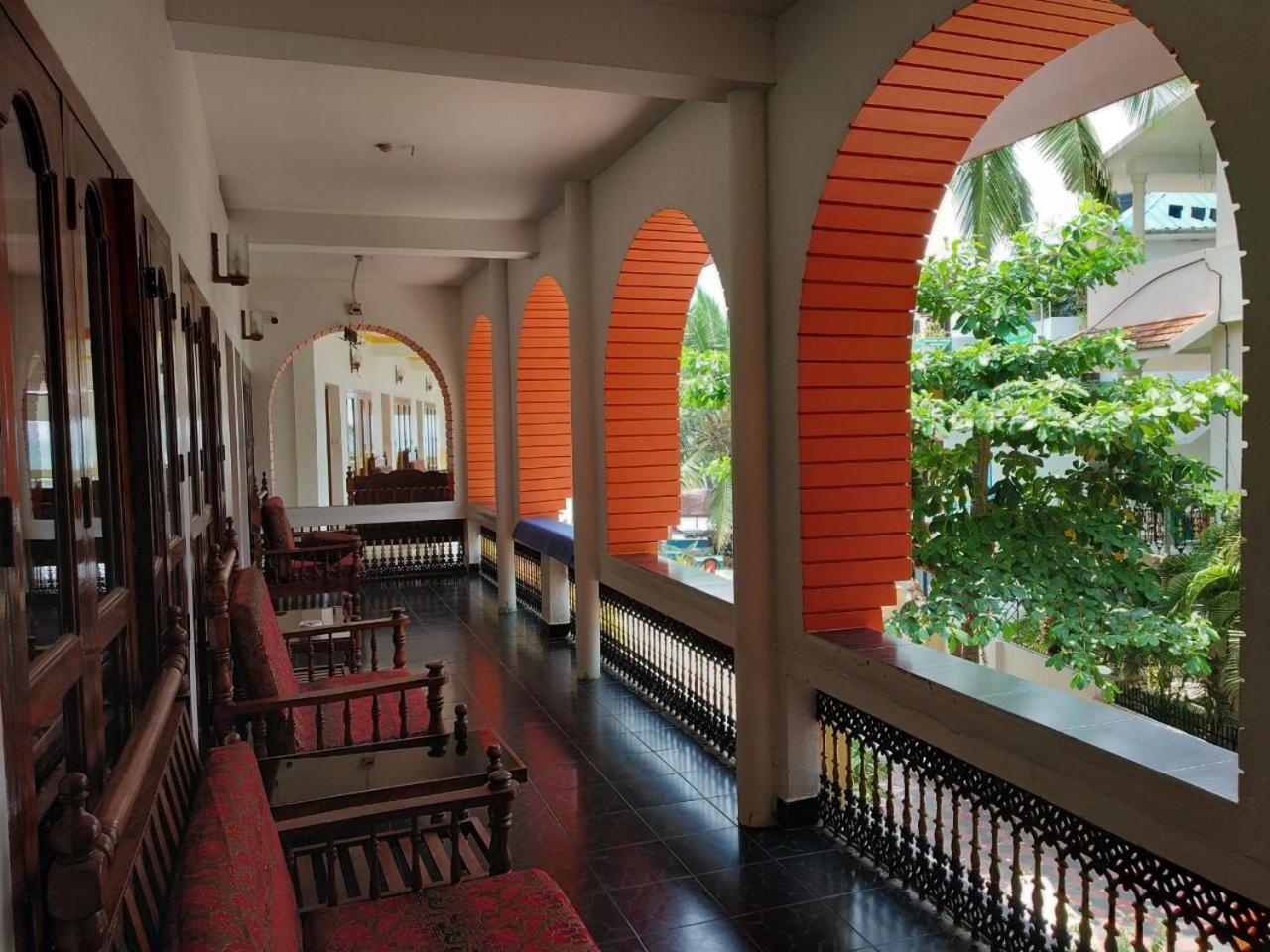 Standard Double or Twin Room with Fan - Photo 10