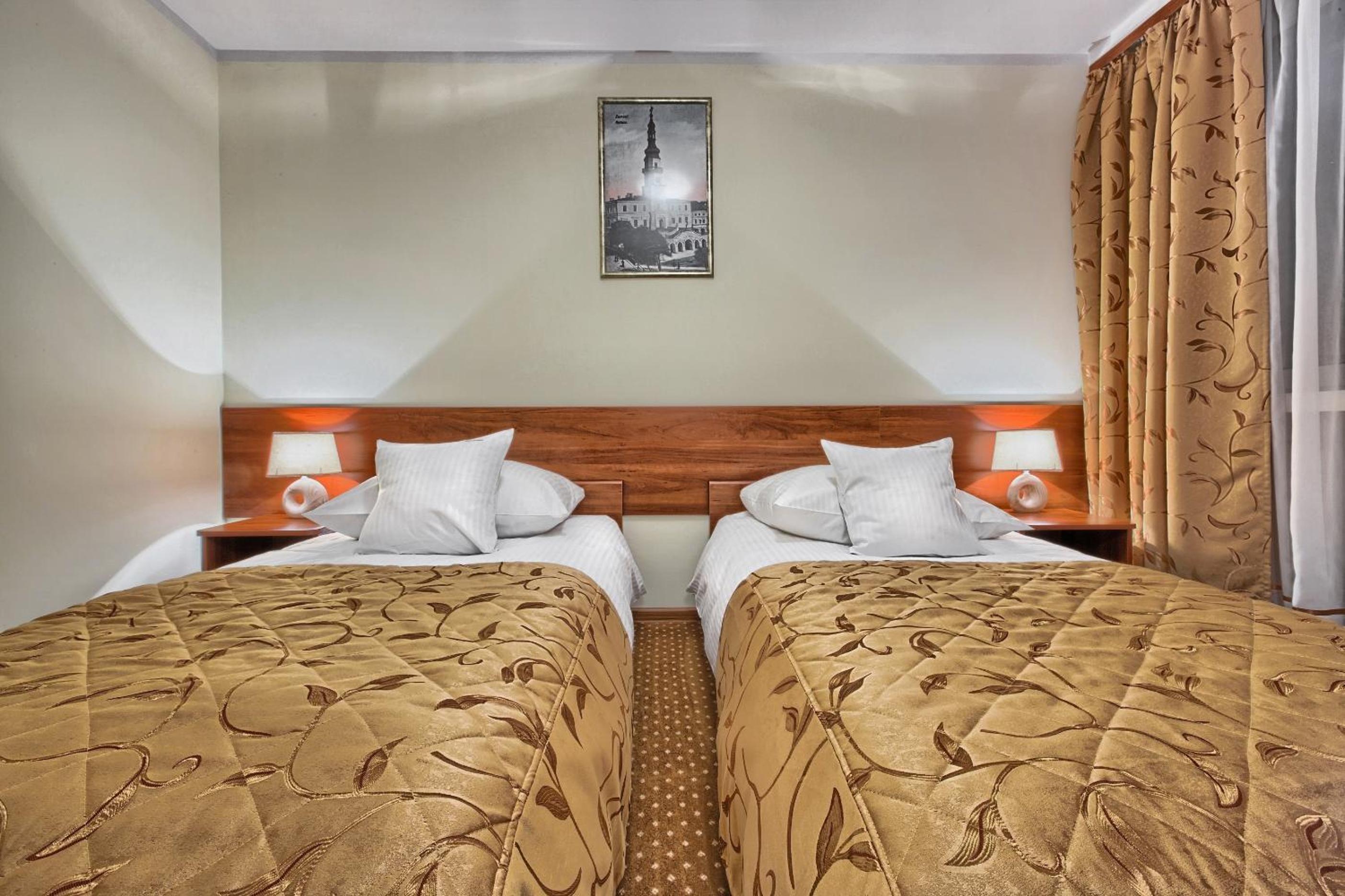 Standard Twin Room - Photo 1
