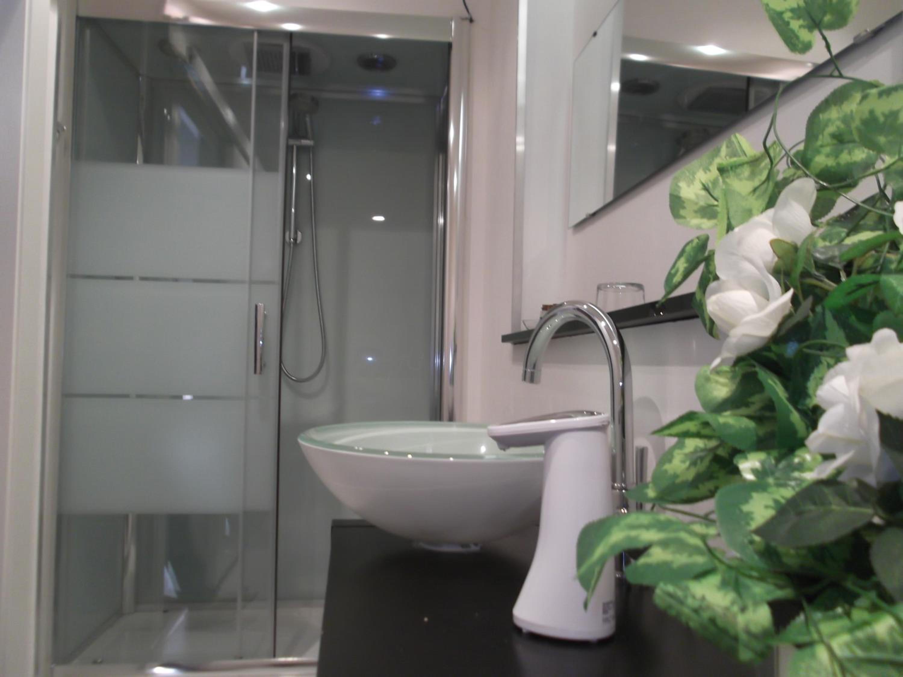 Suite with Terrace - Photo 17