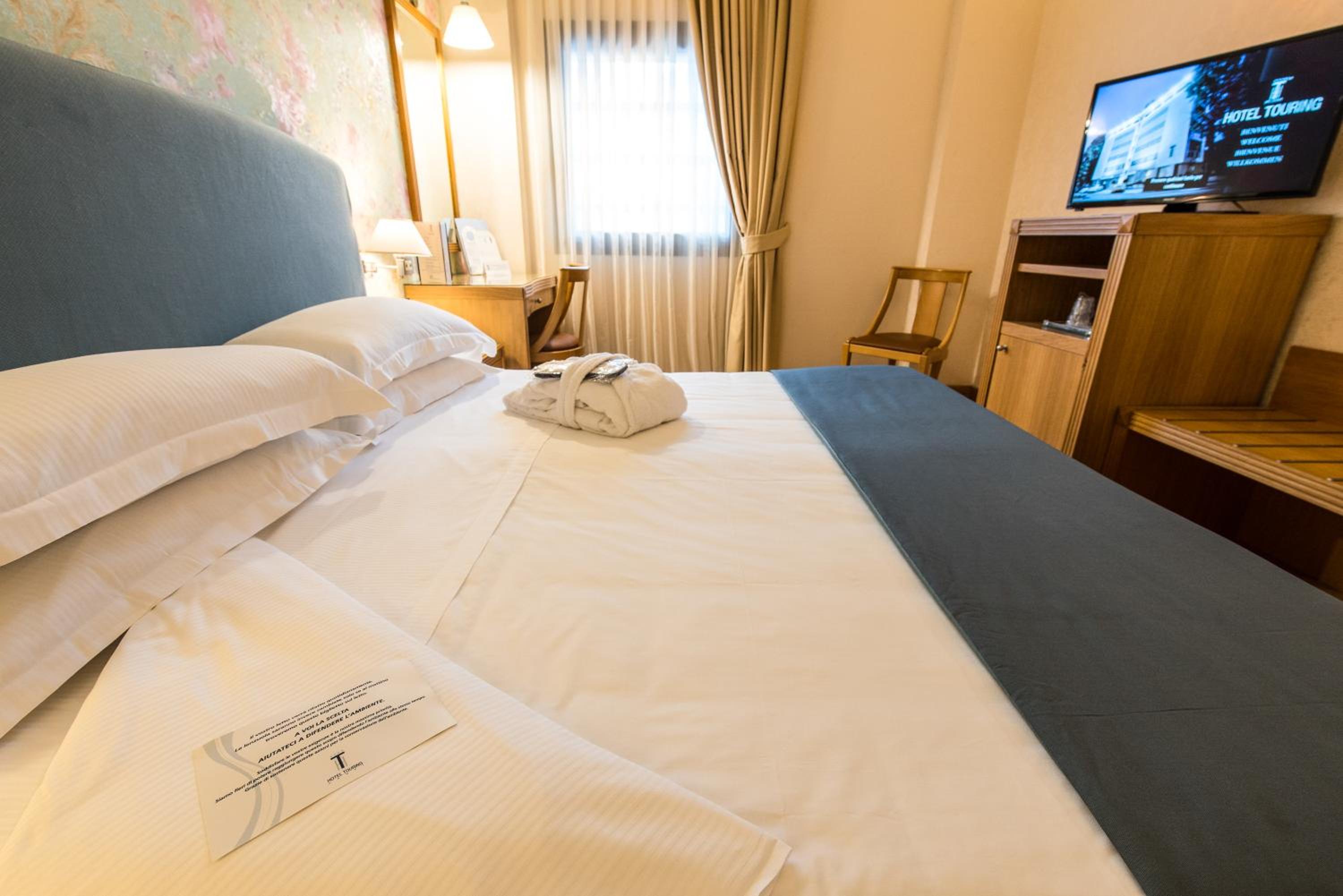 Classic Double or Twin Room - Photo 16