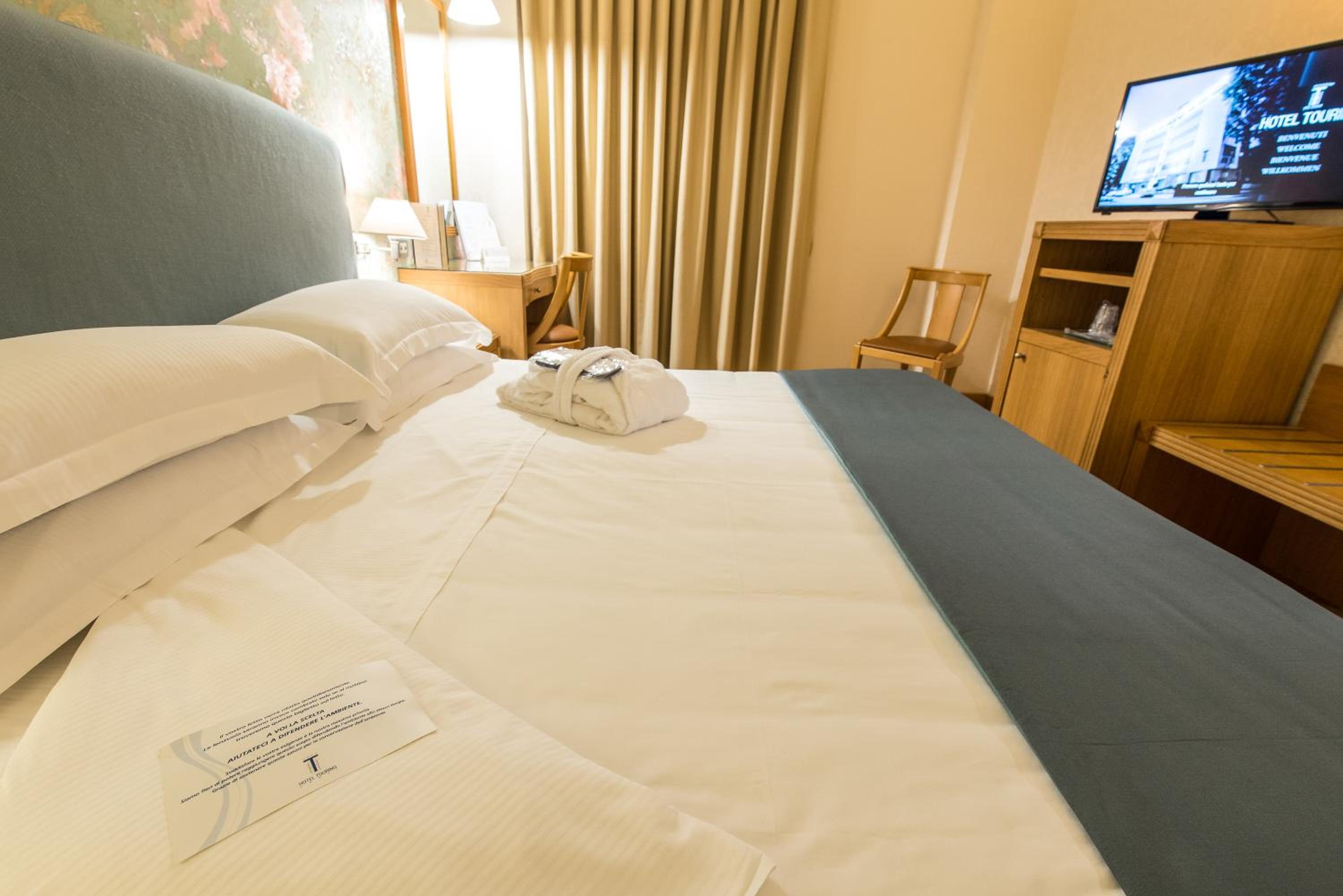 Classic Double or Twin Room - Photo 10