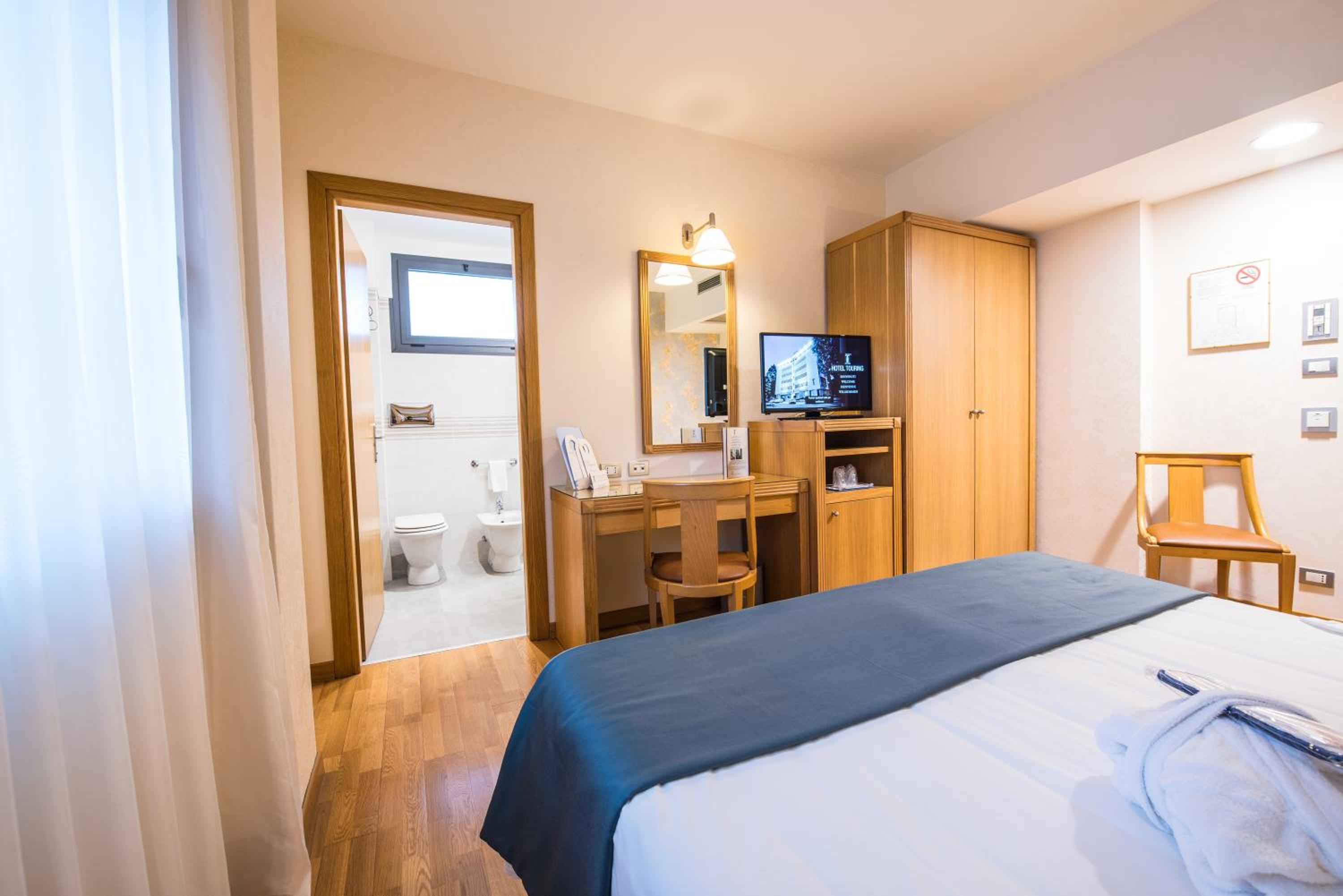 Classic Double or Twin Room - Photo 6