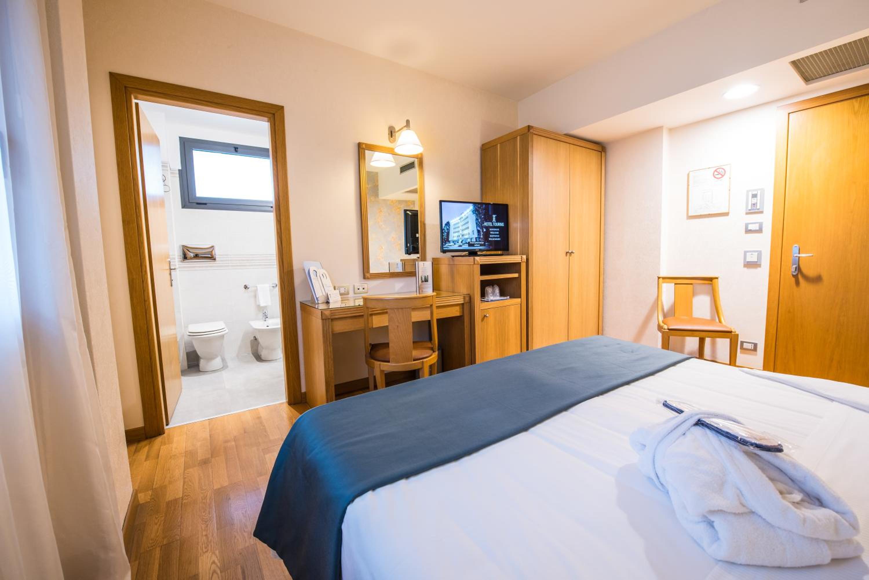 Classic Double or Twin Room - Photo 5