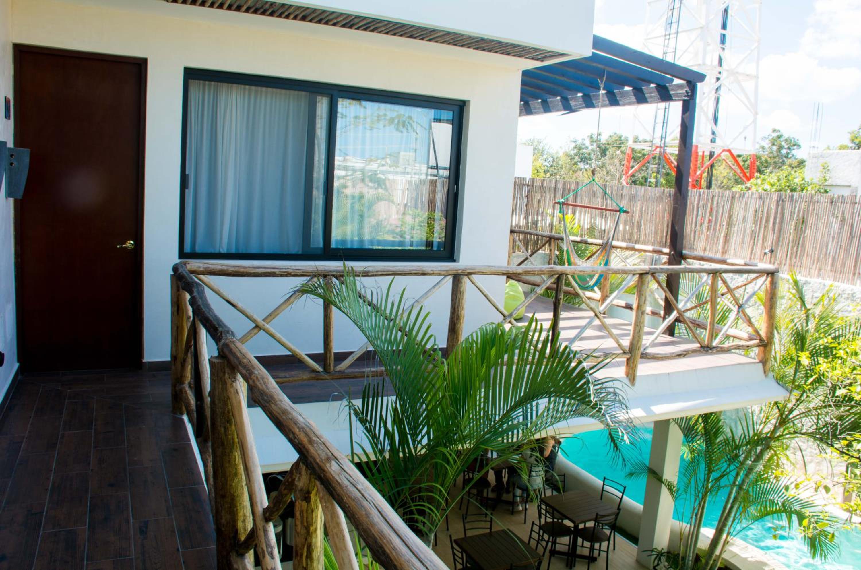 Junior Suite with Pool View - Photo 3