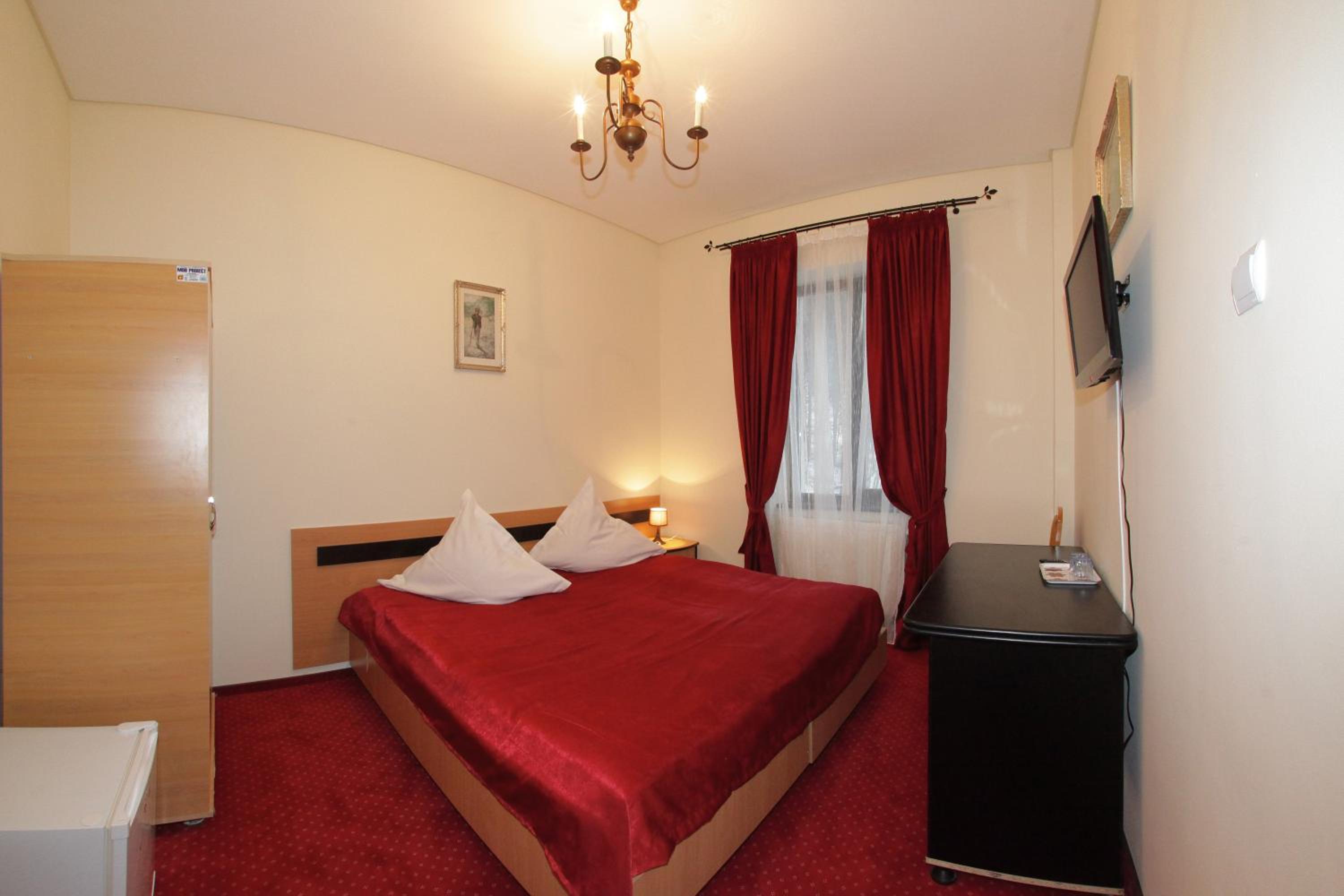 Standard Double or Twin Room - Photo 10