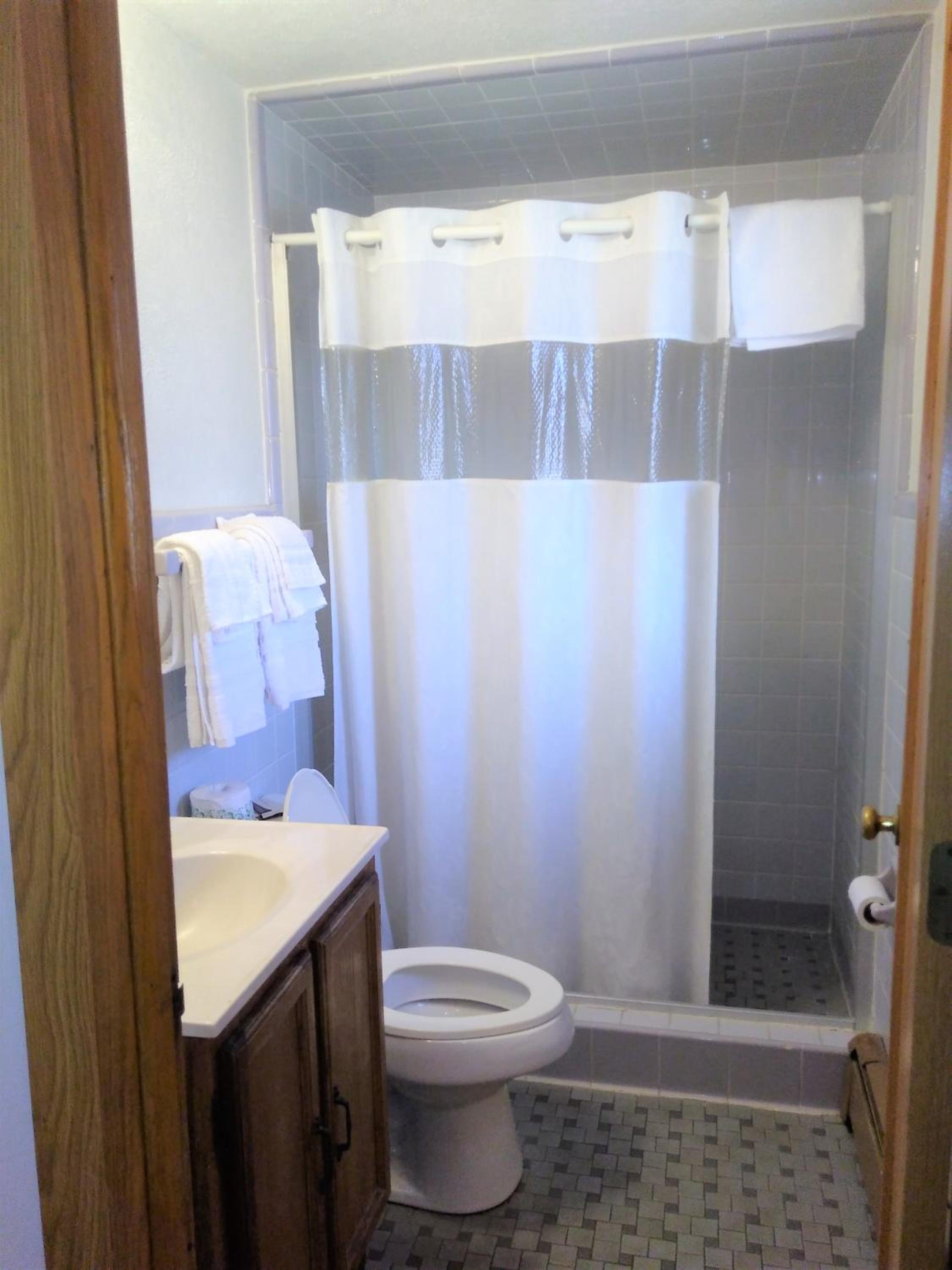 King Room - Non-Smoking photo 2