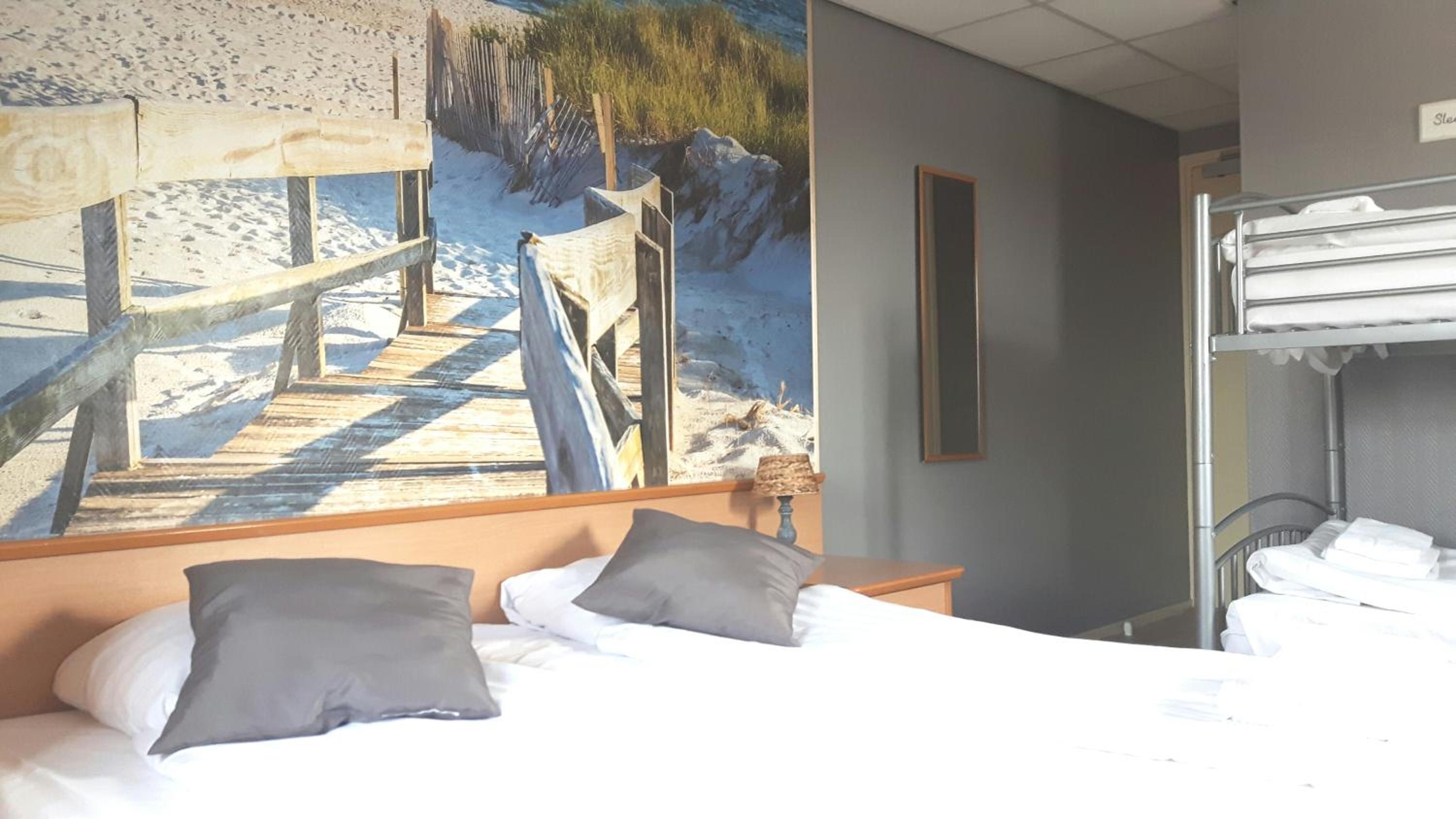 Economy Twin Room - Photo 5