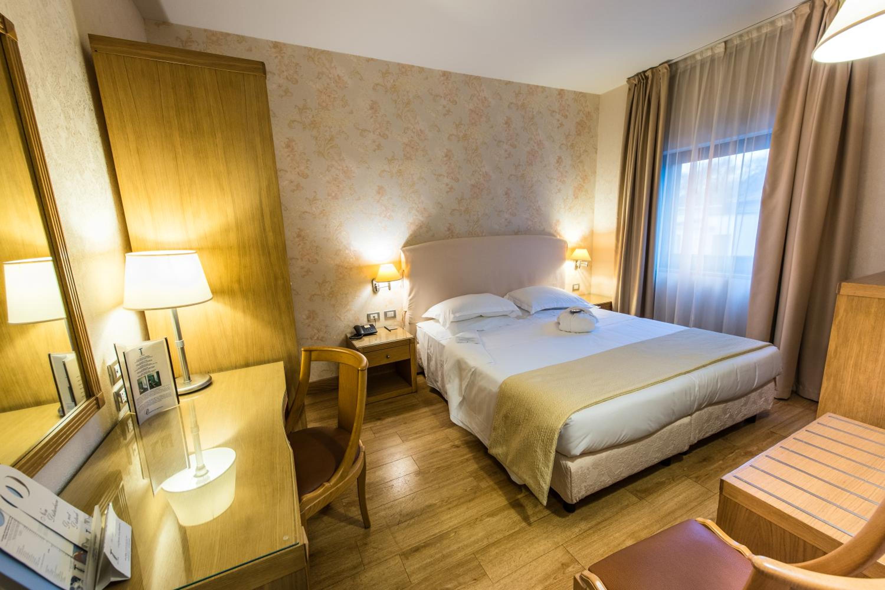 Classic Double or Twin Room - Photo 20