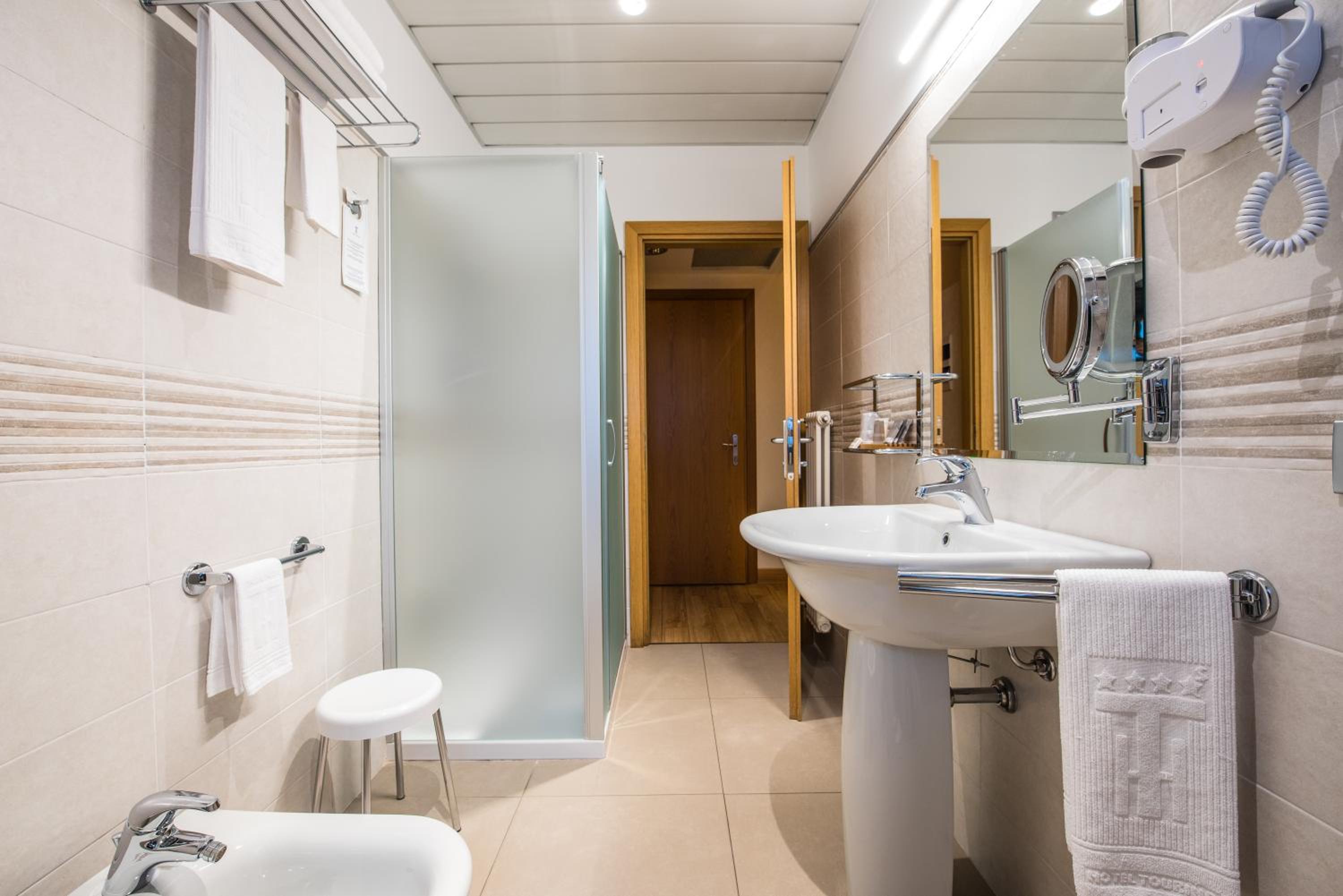 Classic Double or Twin Room - Photo 24