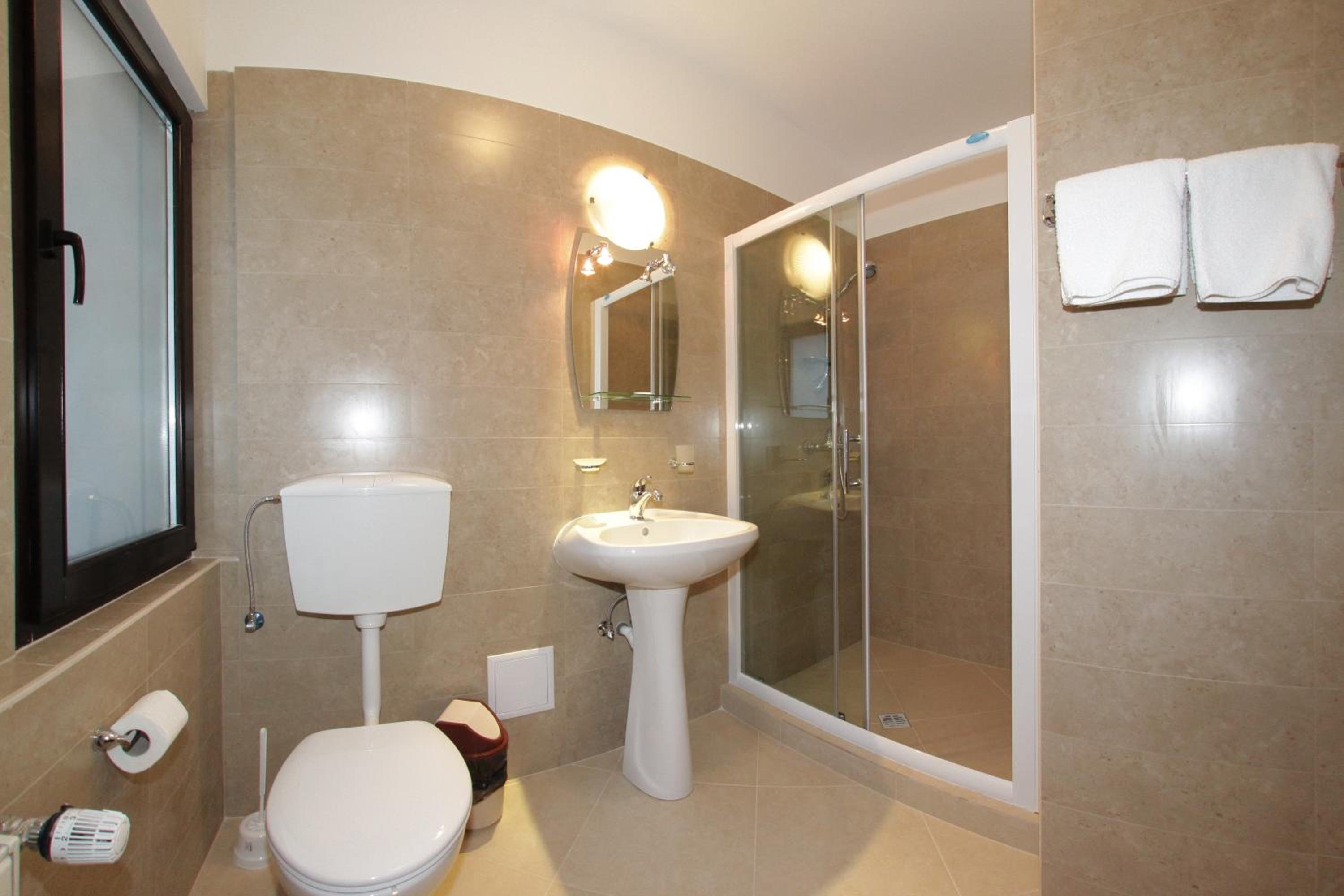 Triple Room - Photo 7
