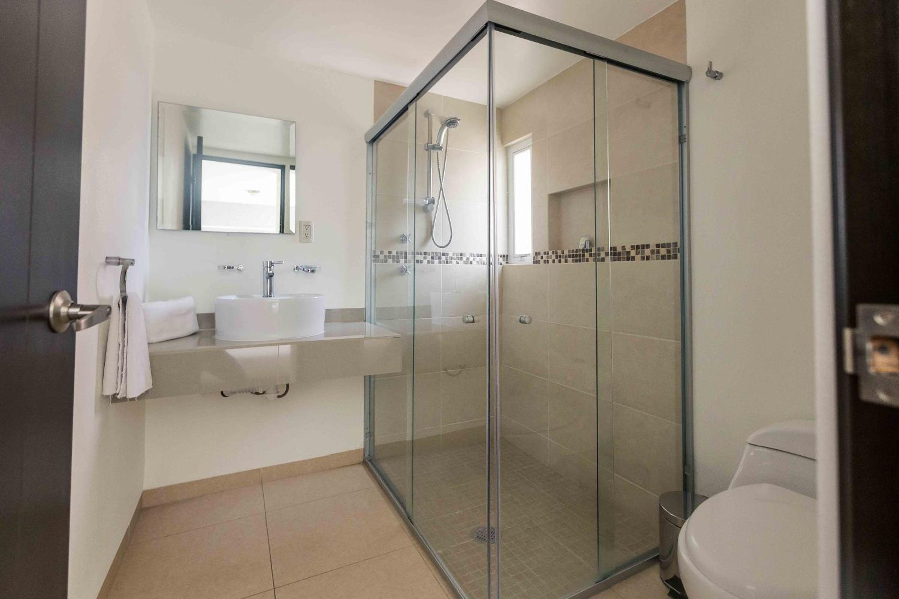 Double Room with Two Double Beds - Photo 8