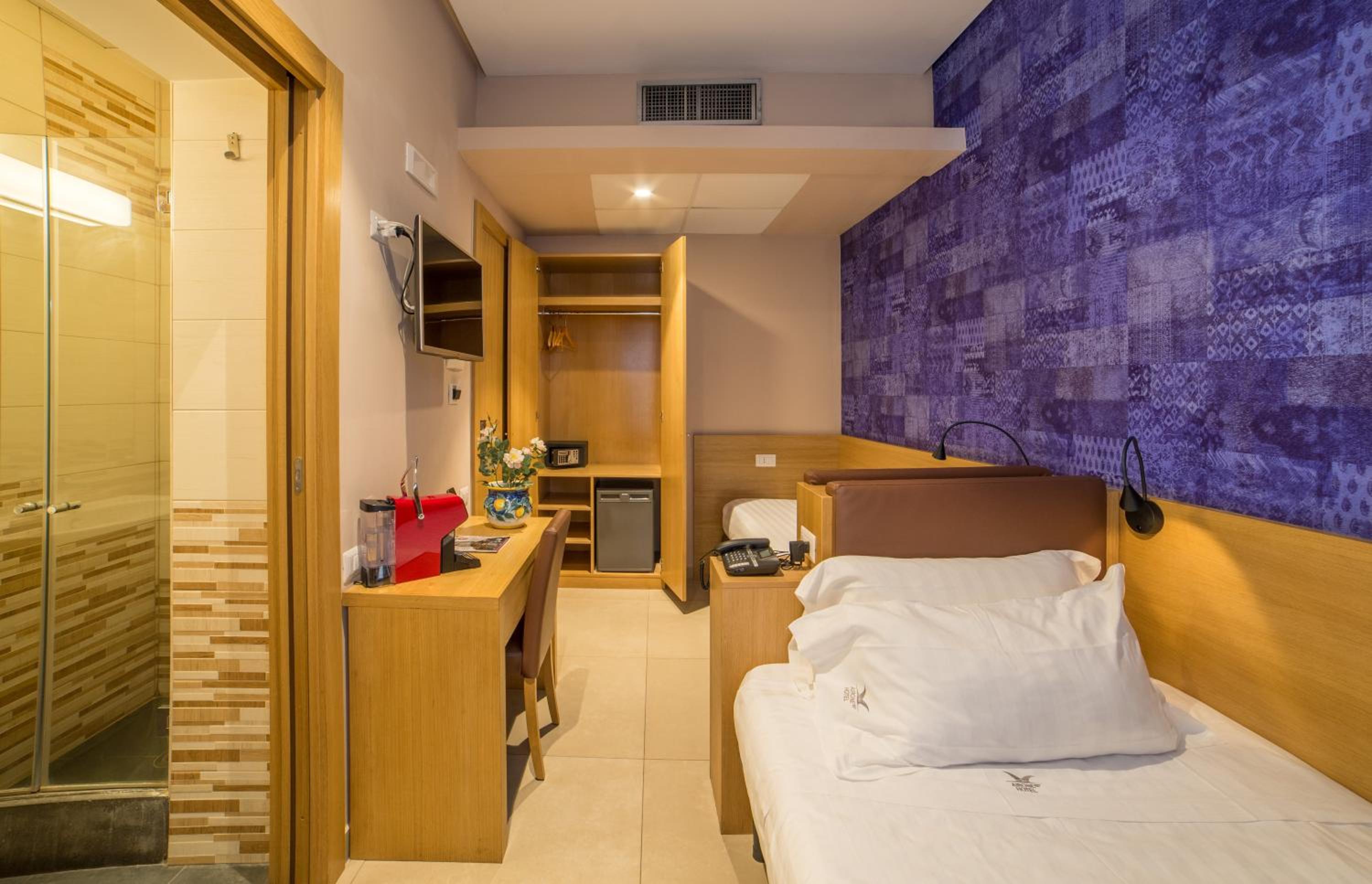 Economy Twin Room with Private Bathroom - Photo 1