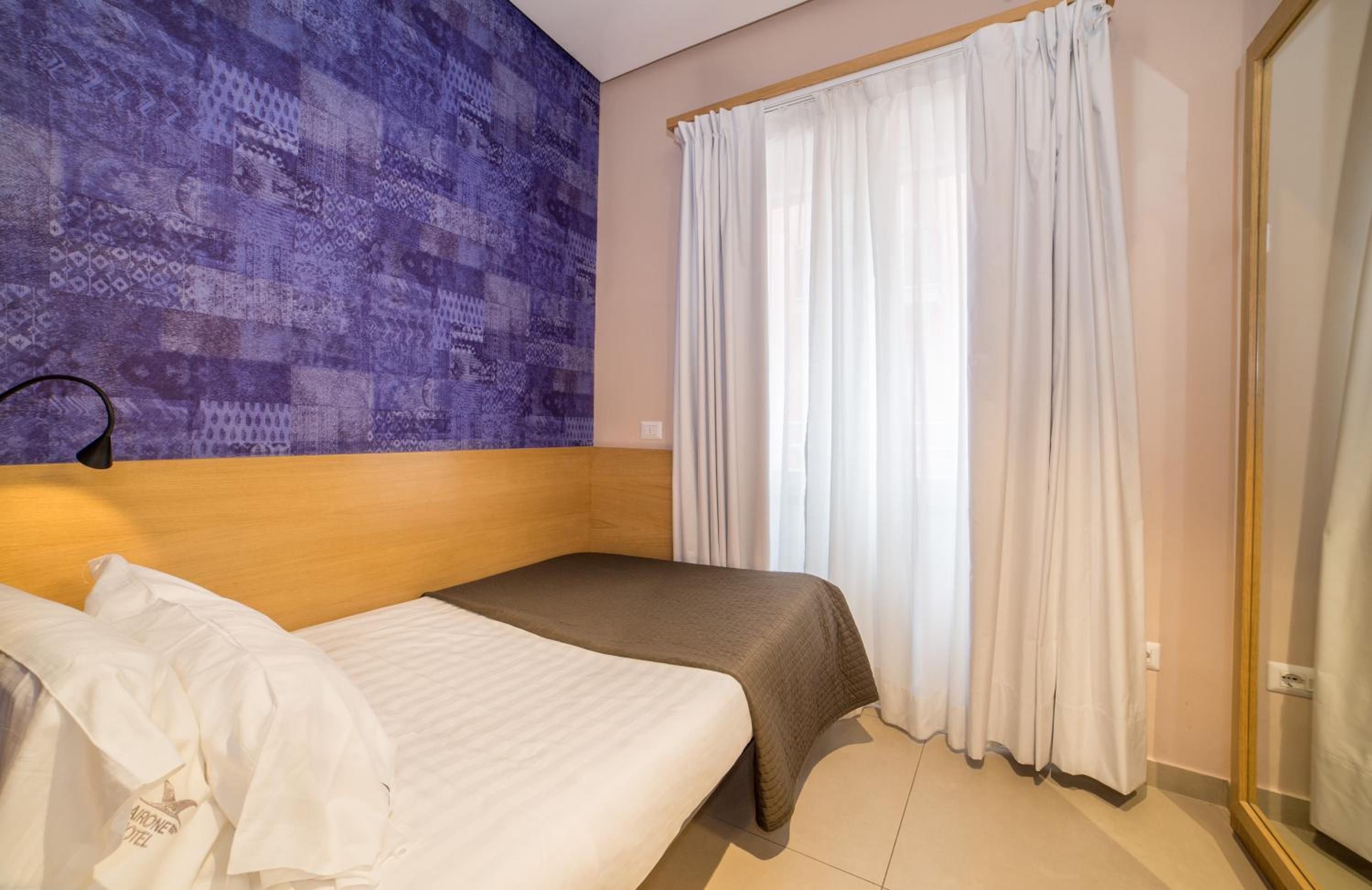 Economy Twin Room with Private Bathroom - Photo 3