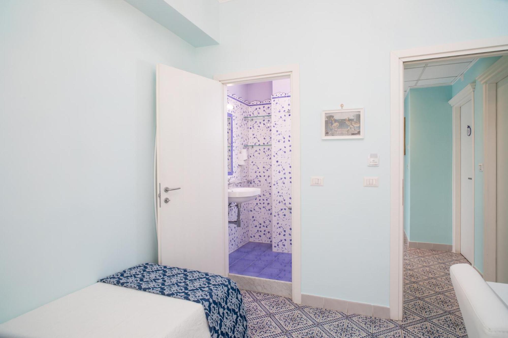 Single Room photo 3