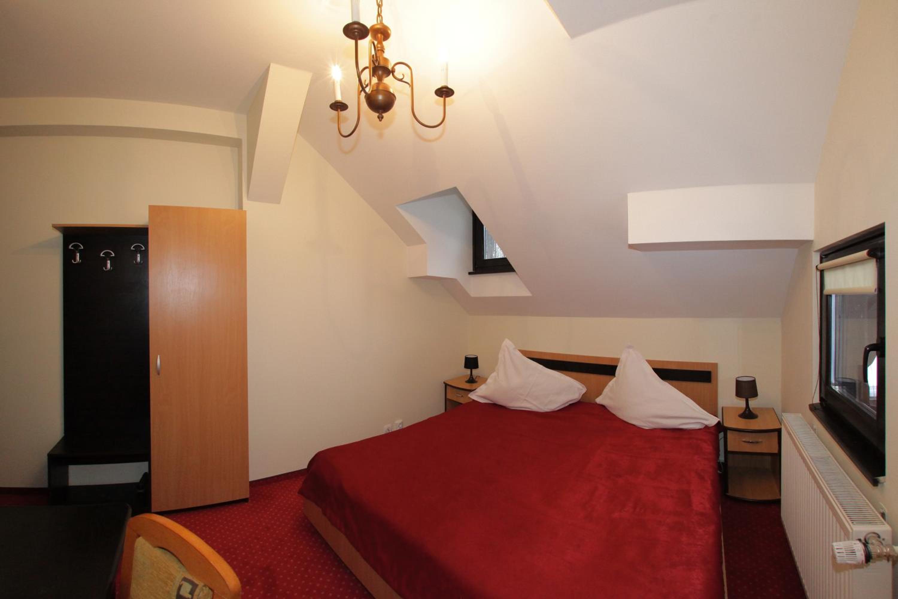 Standard Double or Twin Room - Photo 12