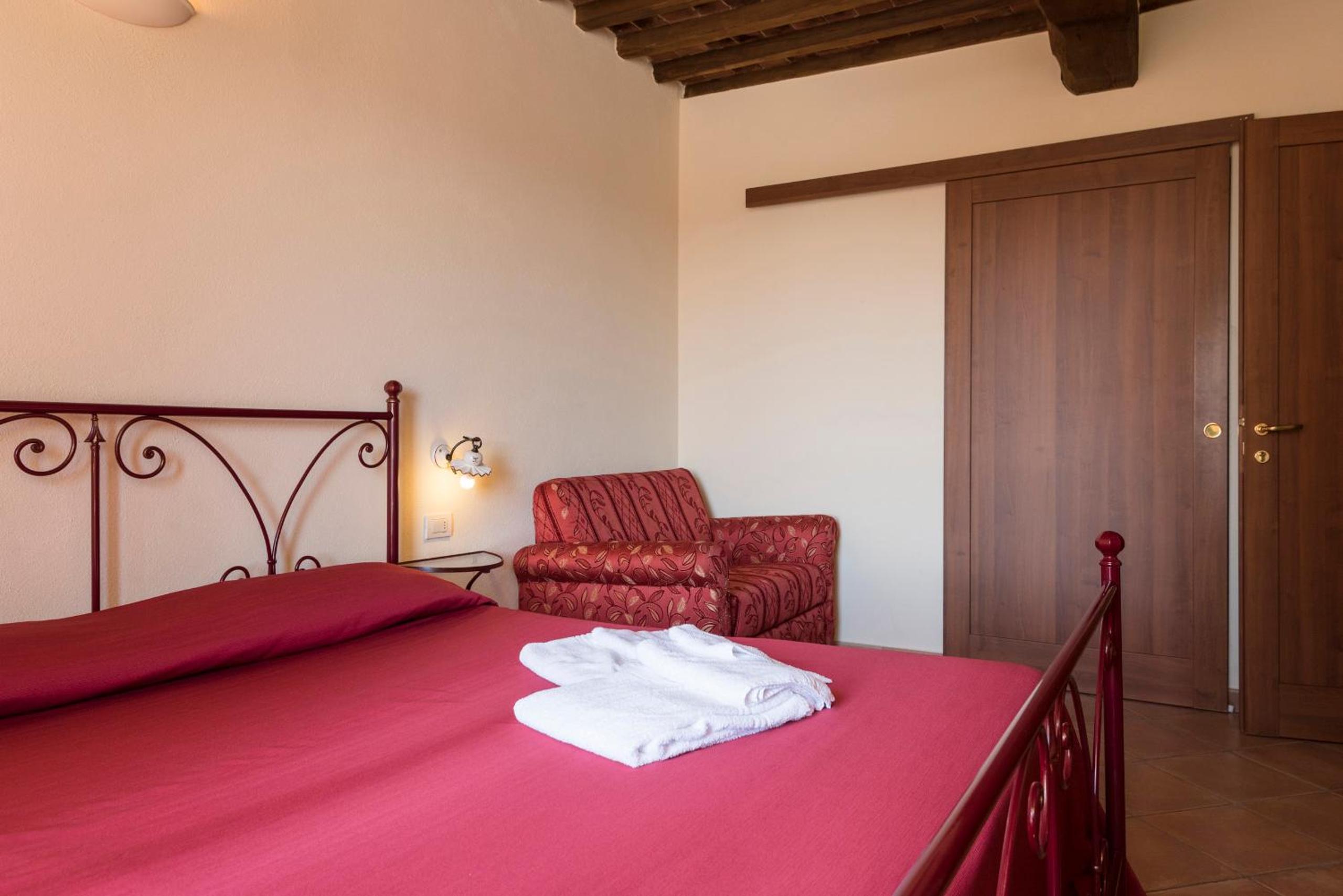 Double Room - Photo 5