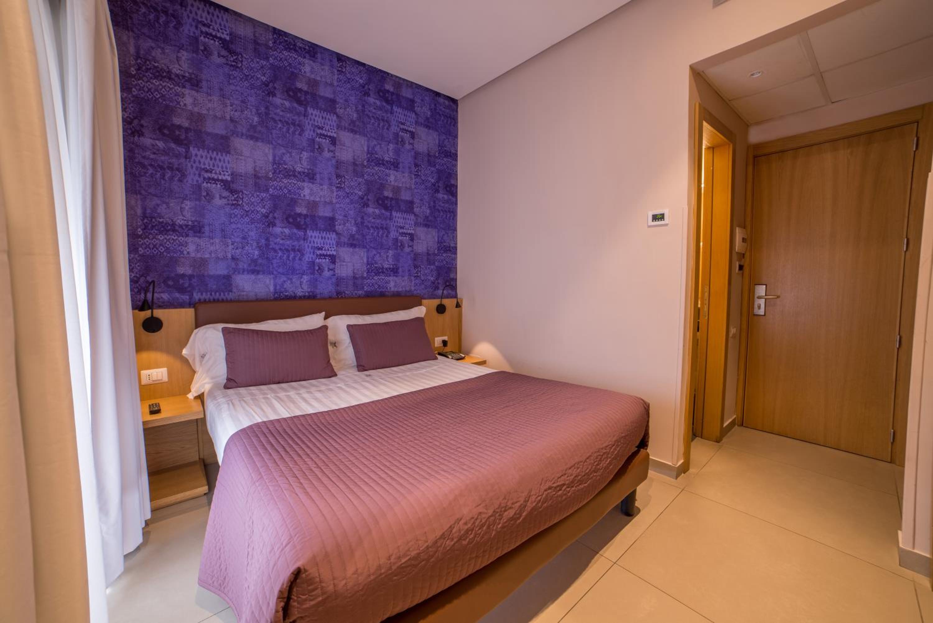 Double Room - Photo 6