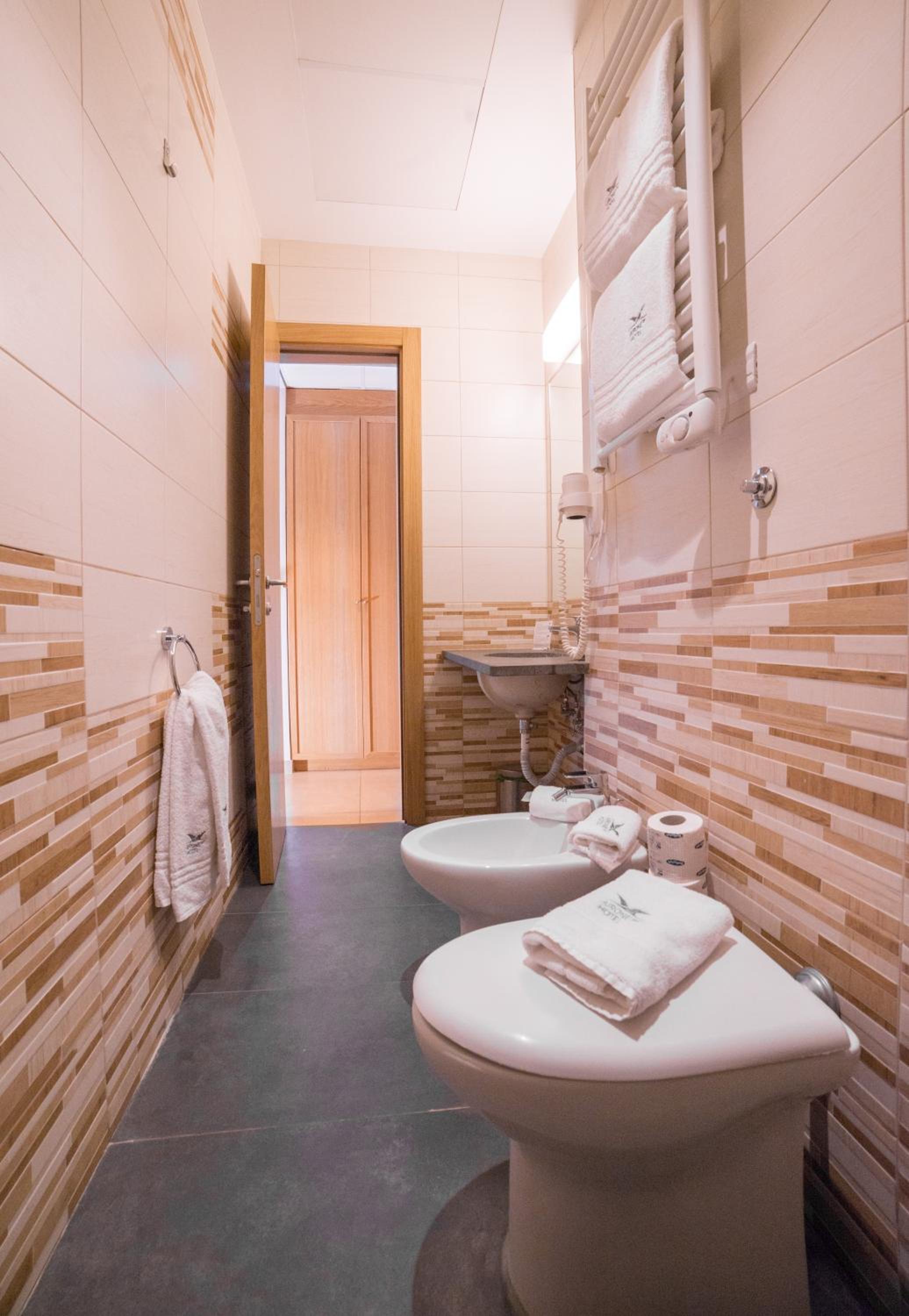 Double Room - Photo 10