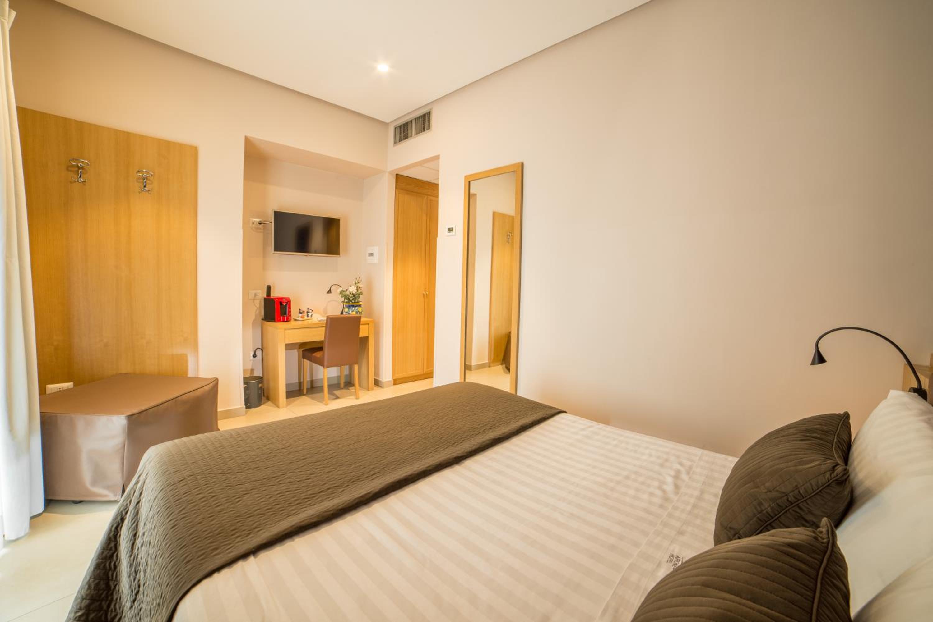 Double Room - Photo 11