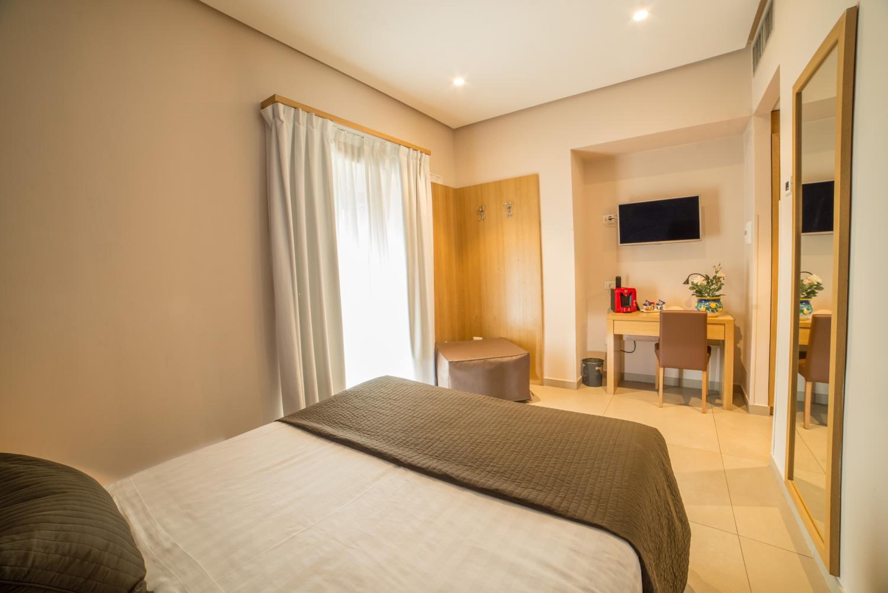 Double Room - Photo 12