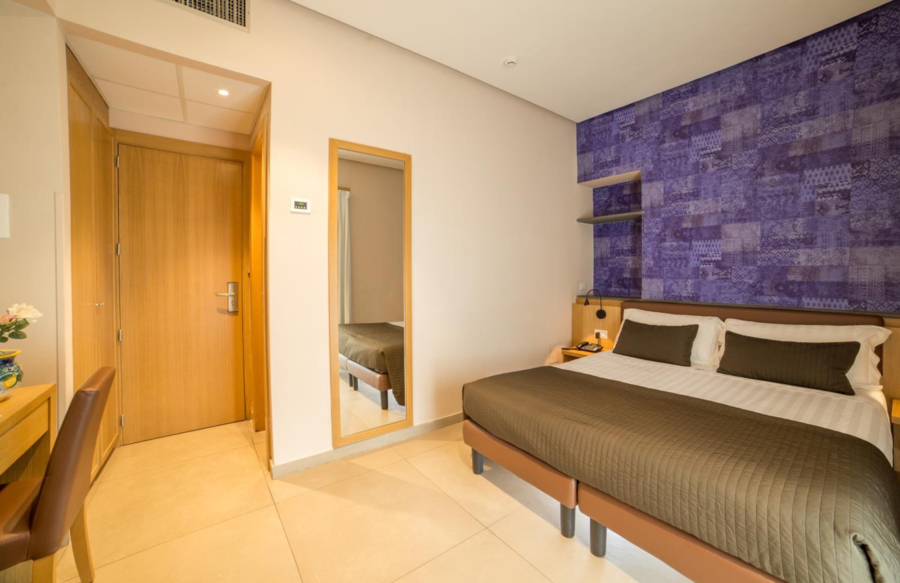 Double Room - Photo 13