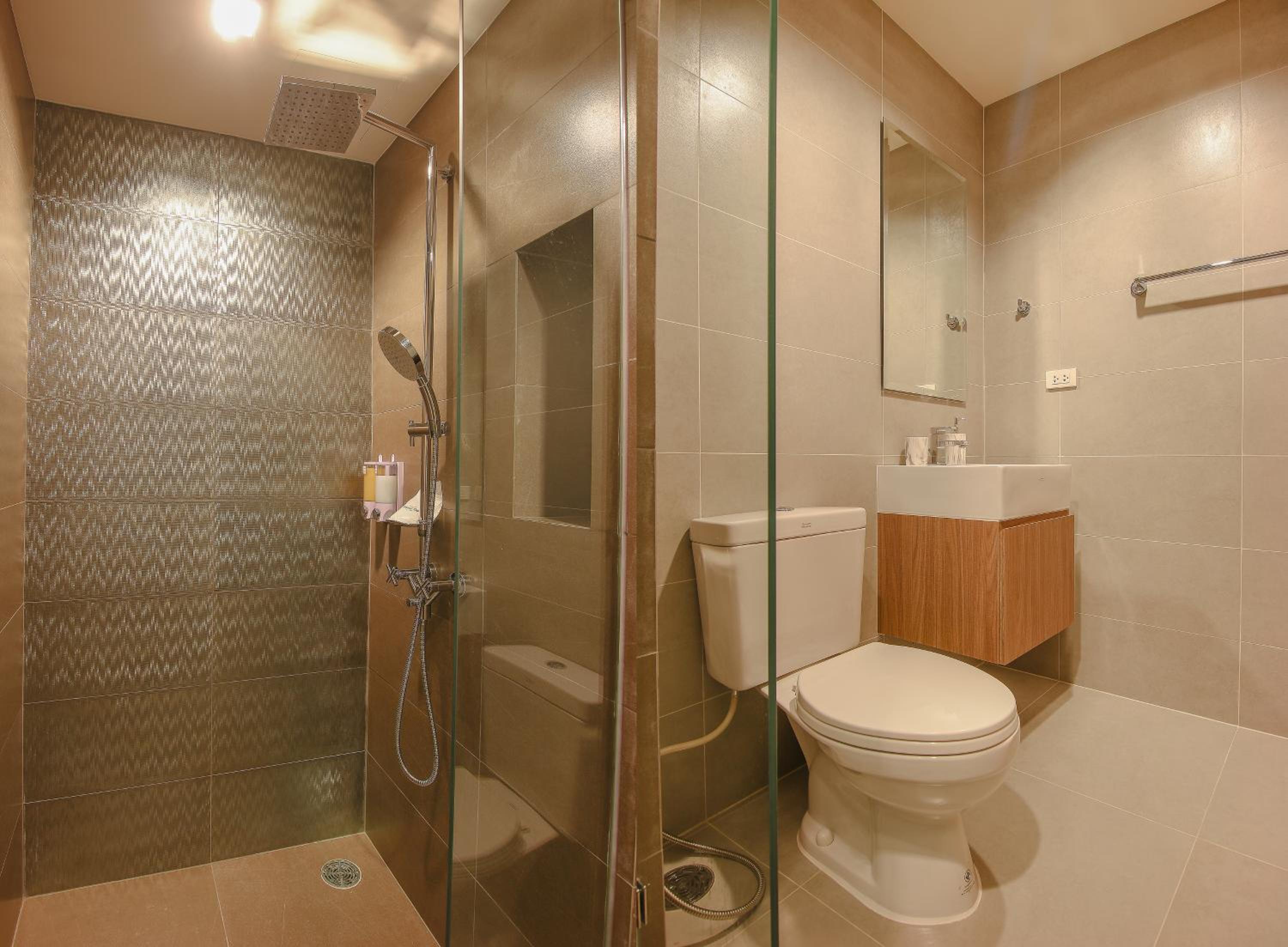 Suite with Pool View - Photo 21