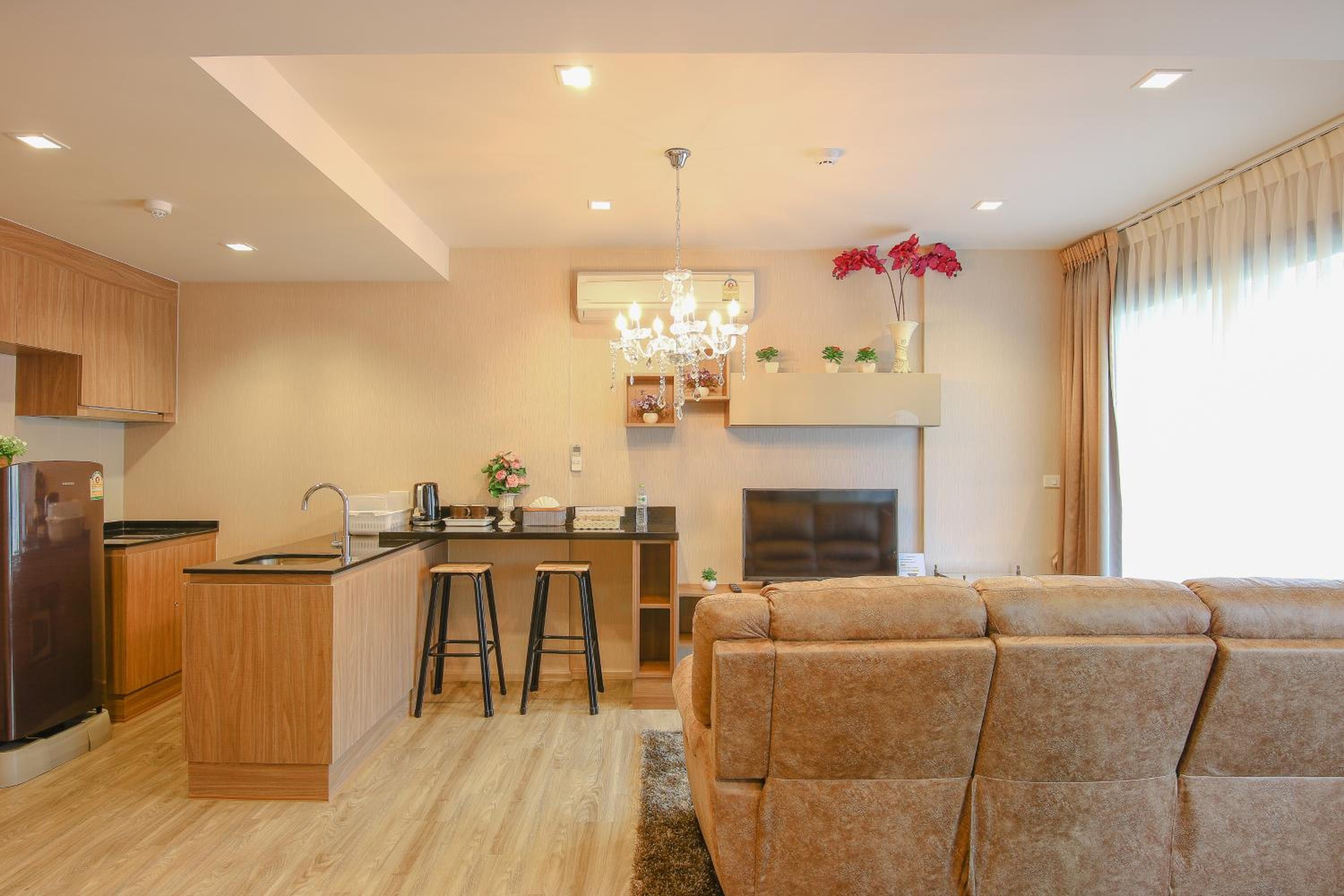 Suite with Pool View - Photo 51