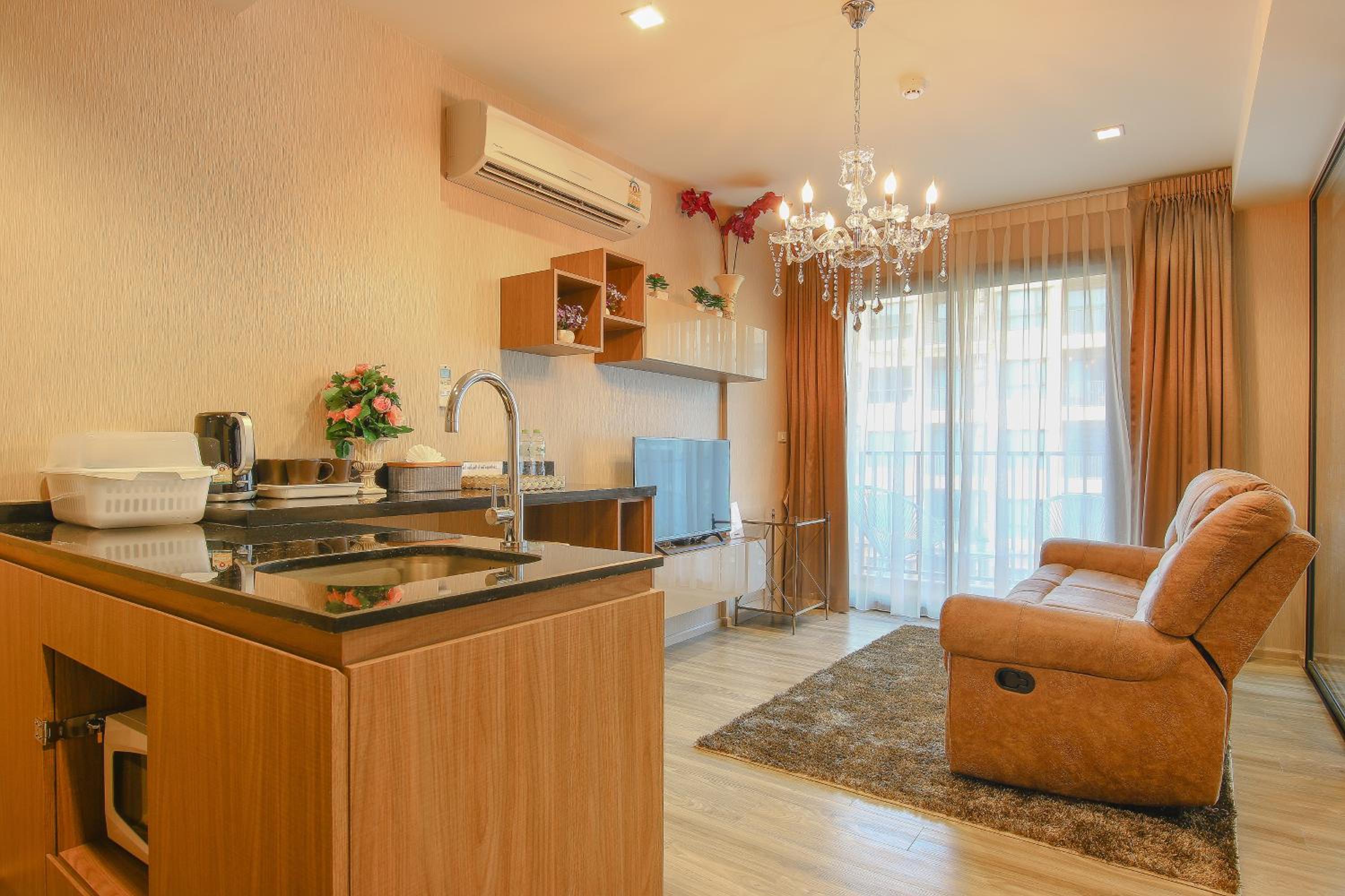 Suite with Pool View - Photo 1