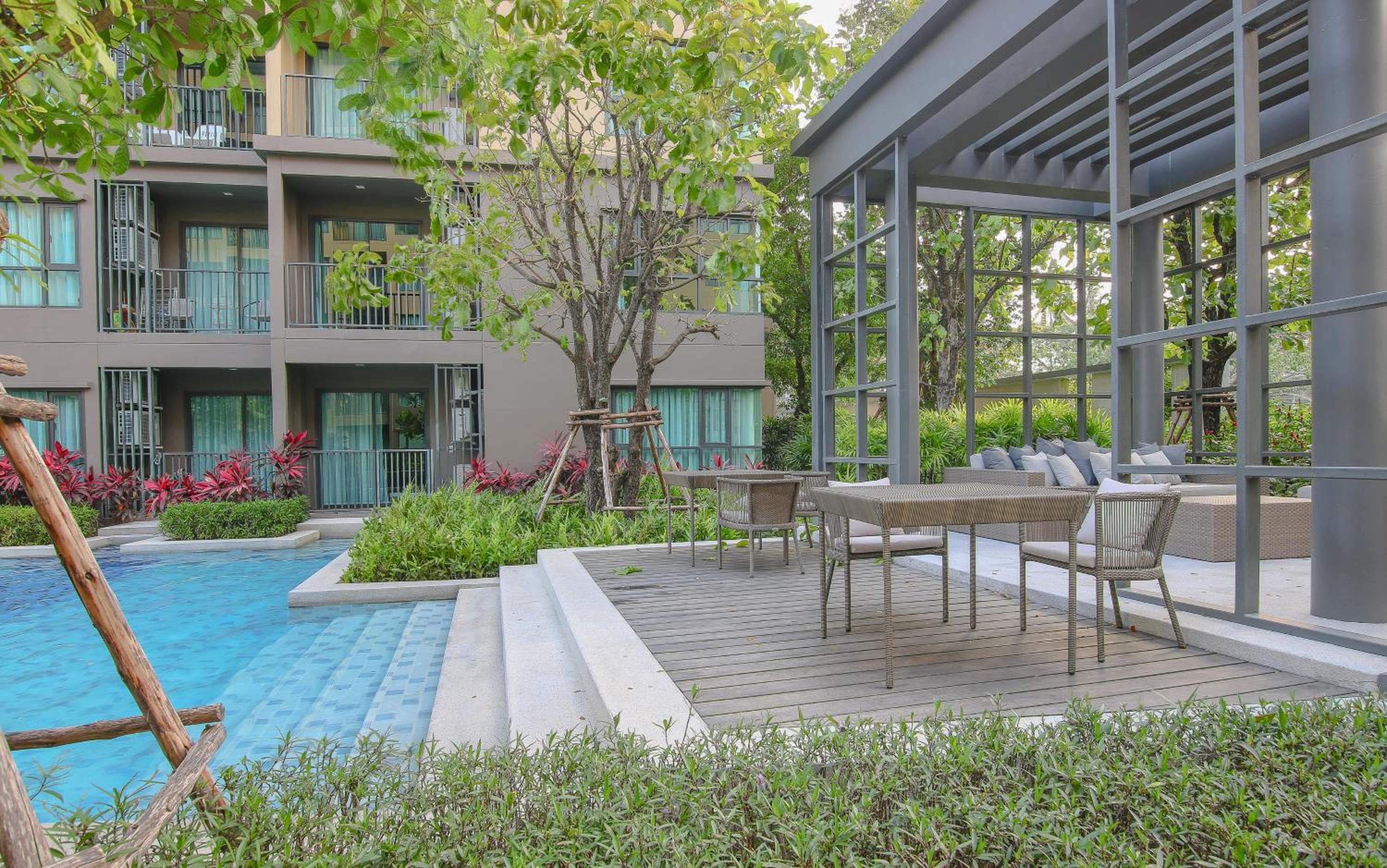 Suite with Pool View - Photo 44