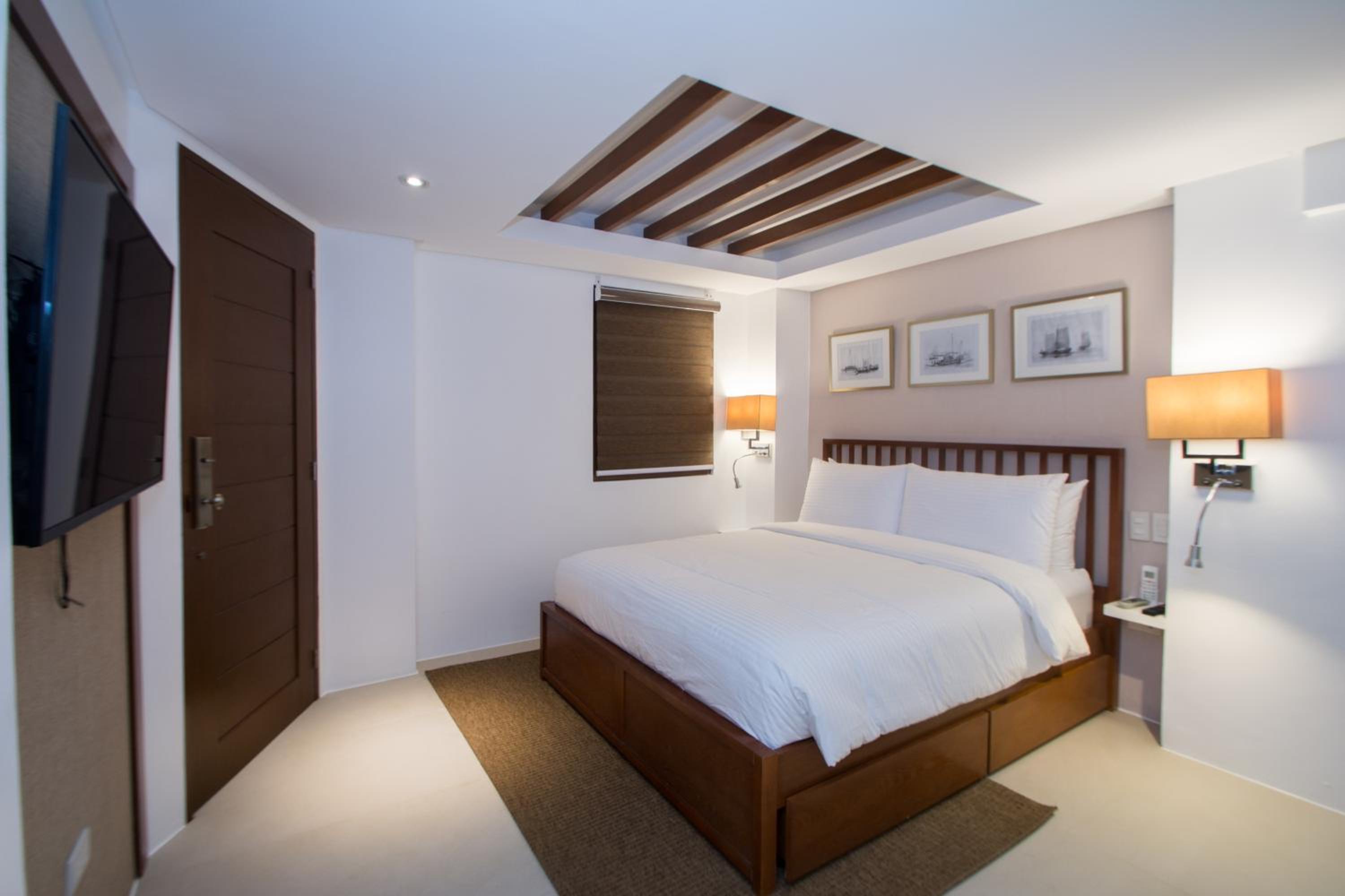 Suite Room with Poolview - Photo 3
