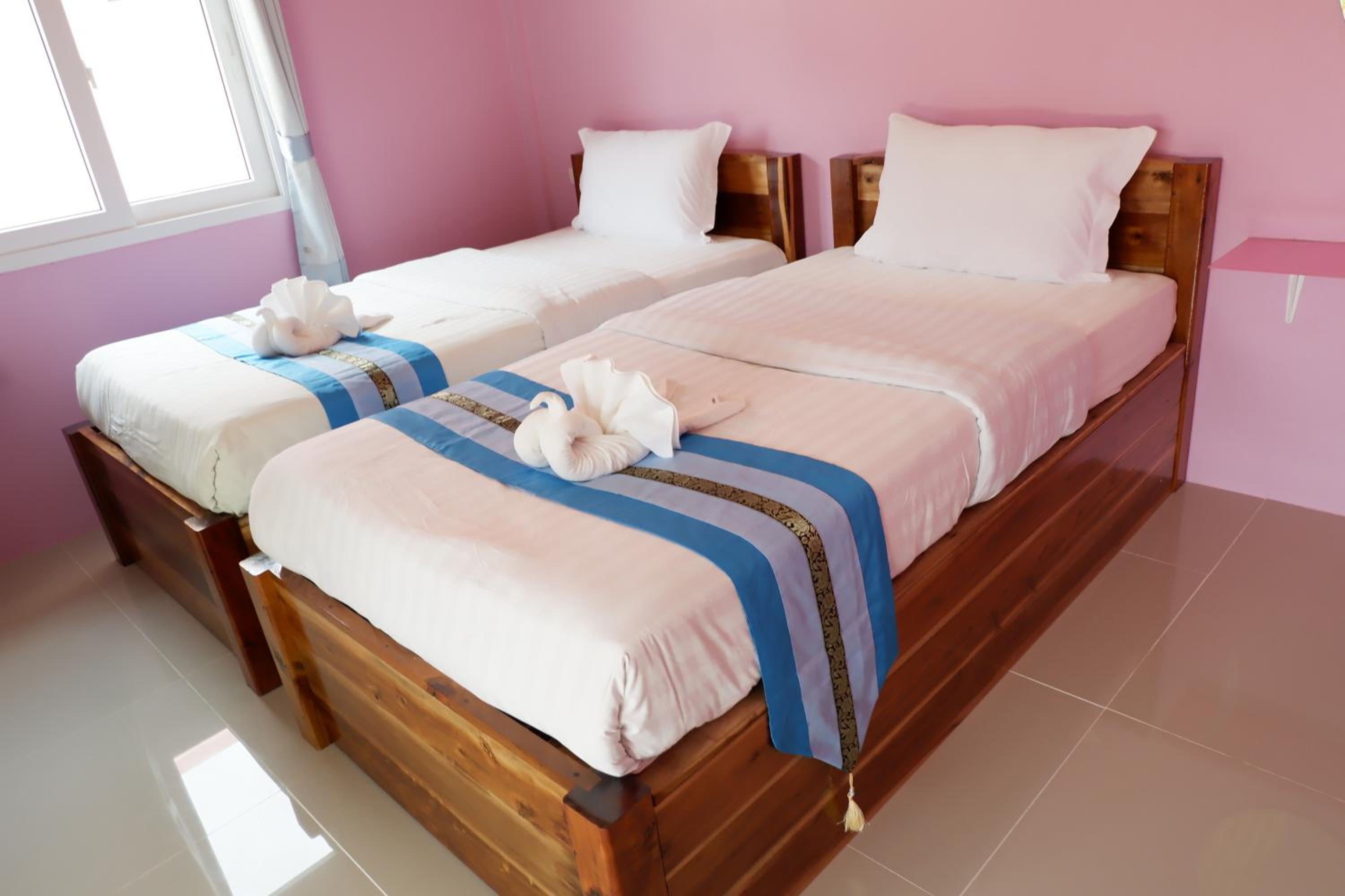 Deluxe Twin Room photo 3