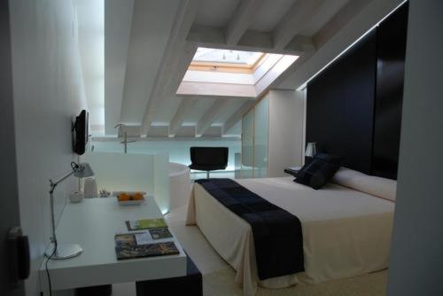 Twin Room with Balcony photo 2