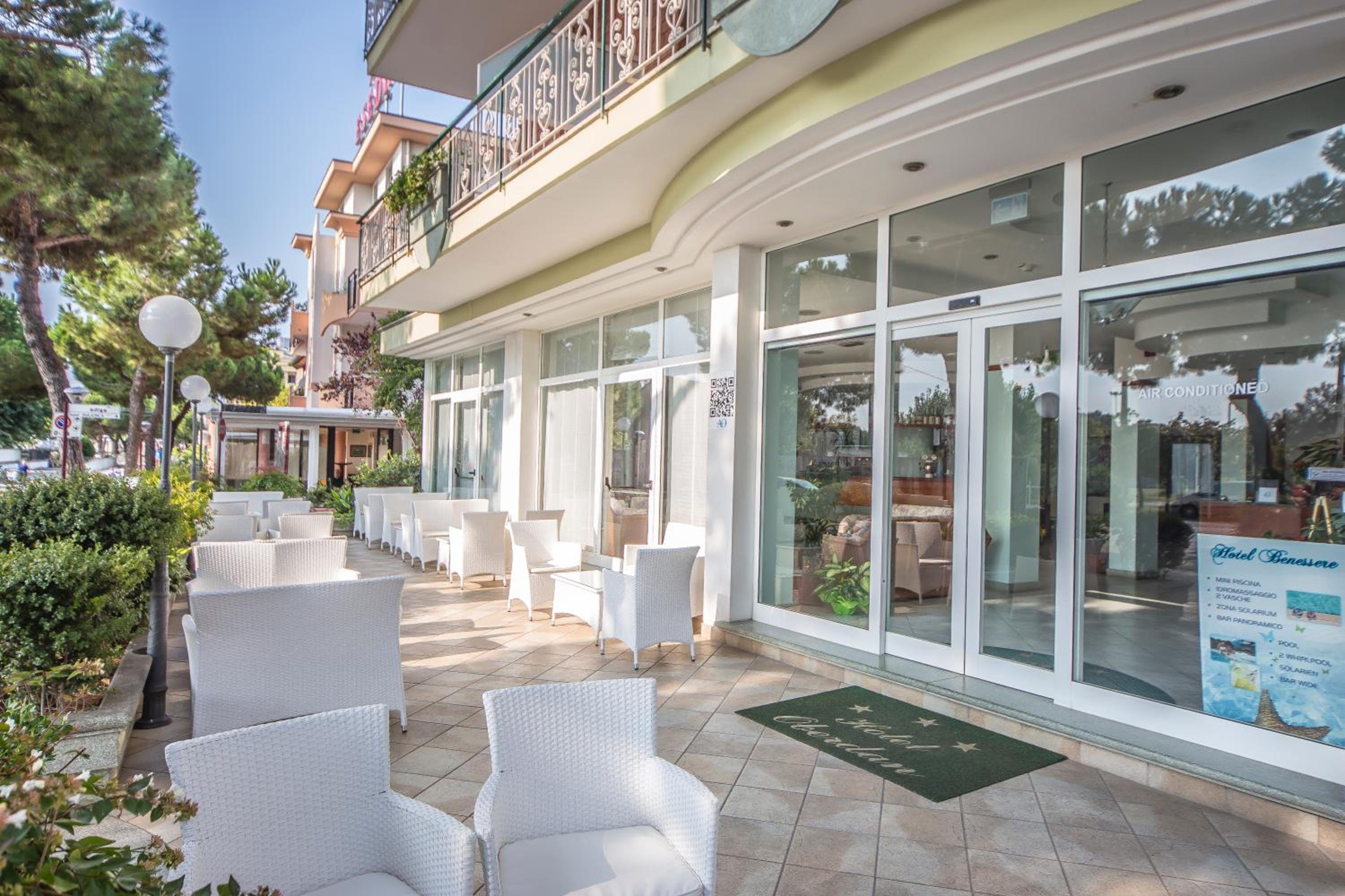 Double or Twin Room with Balcony - Photo 3