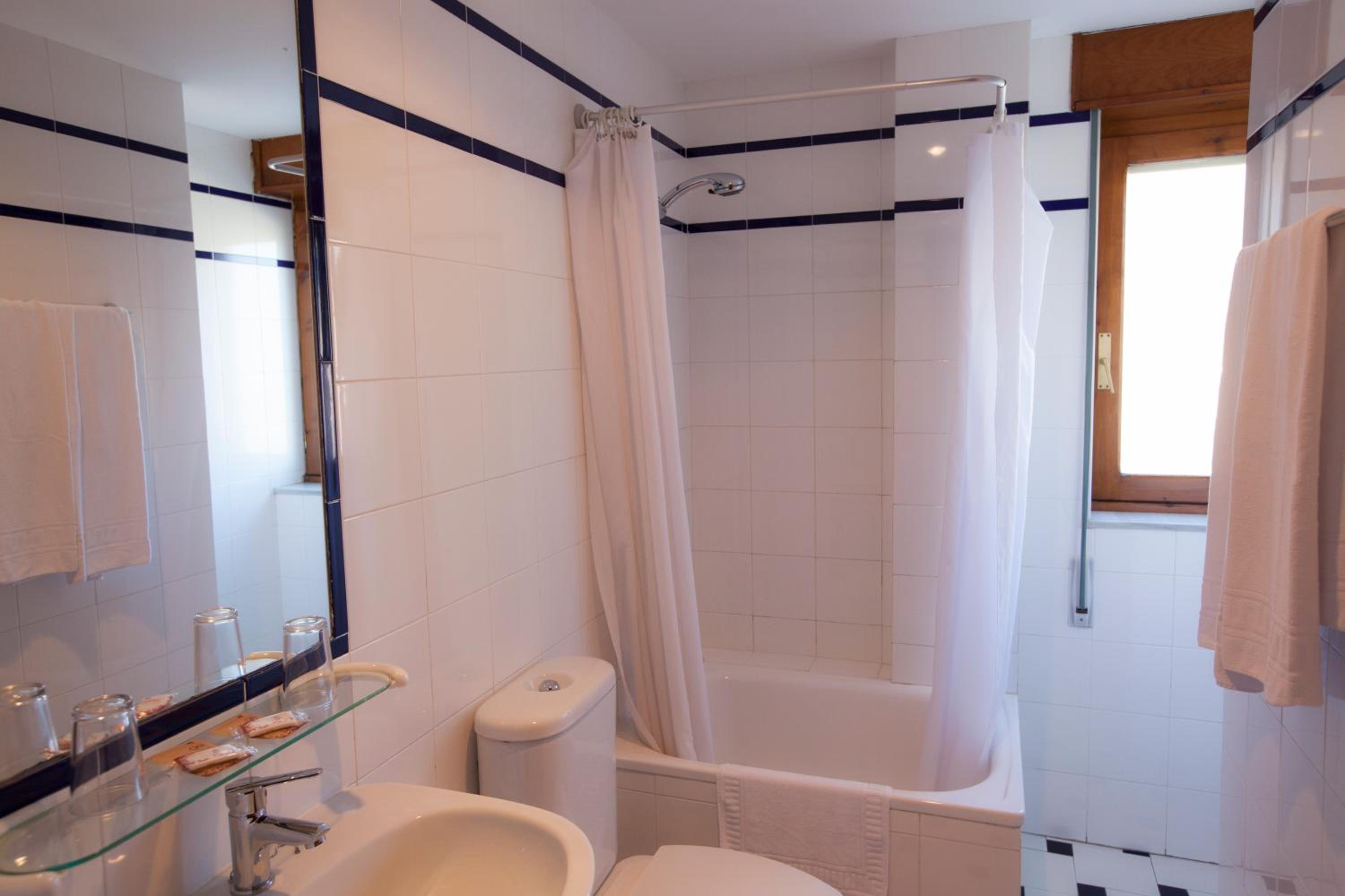 Double or Twin Room - Photo 14