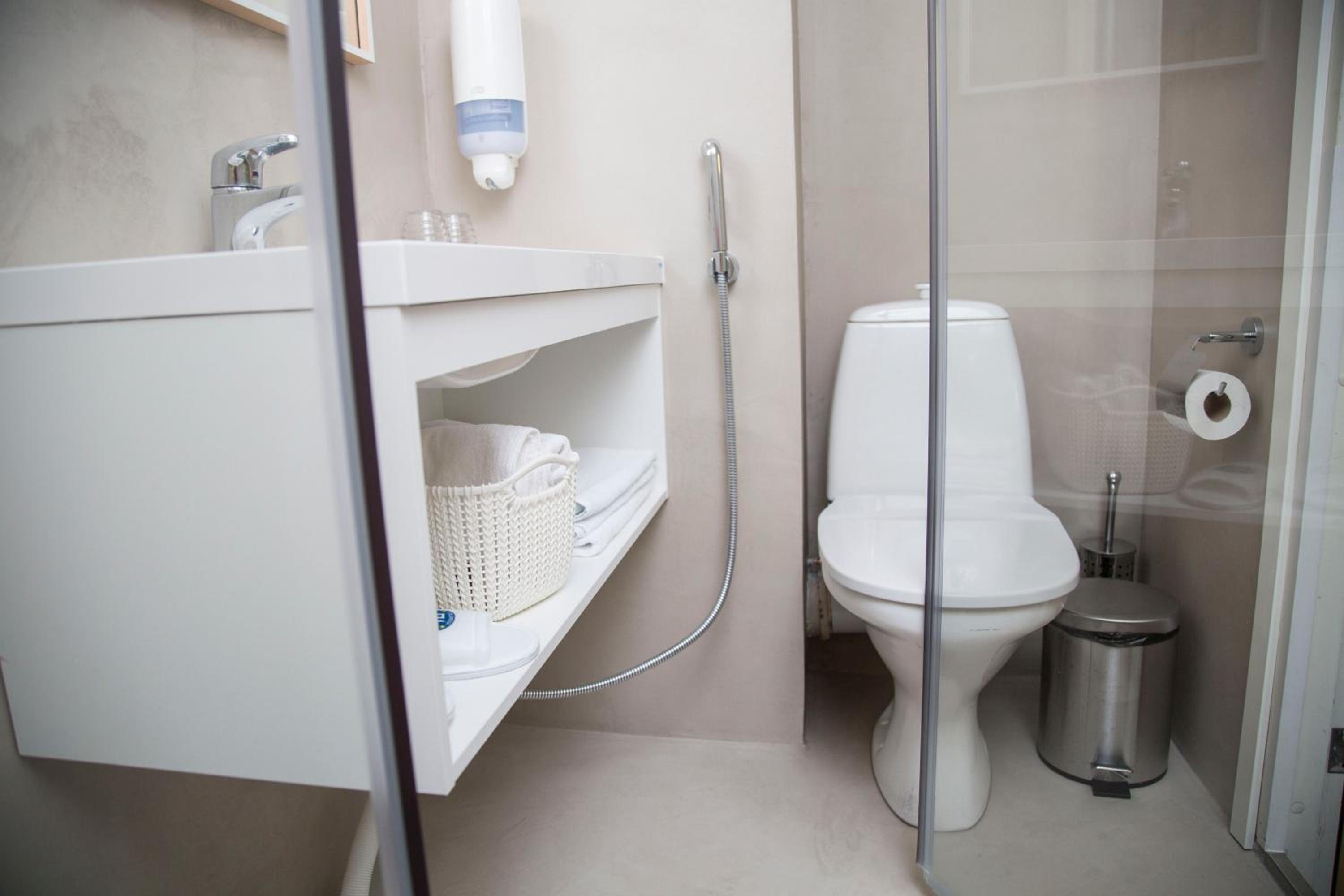 Standard Twin Room - Photo 10