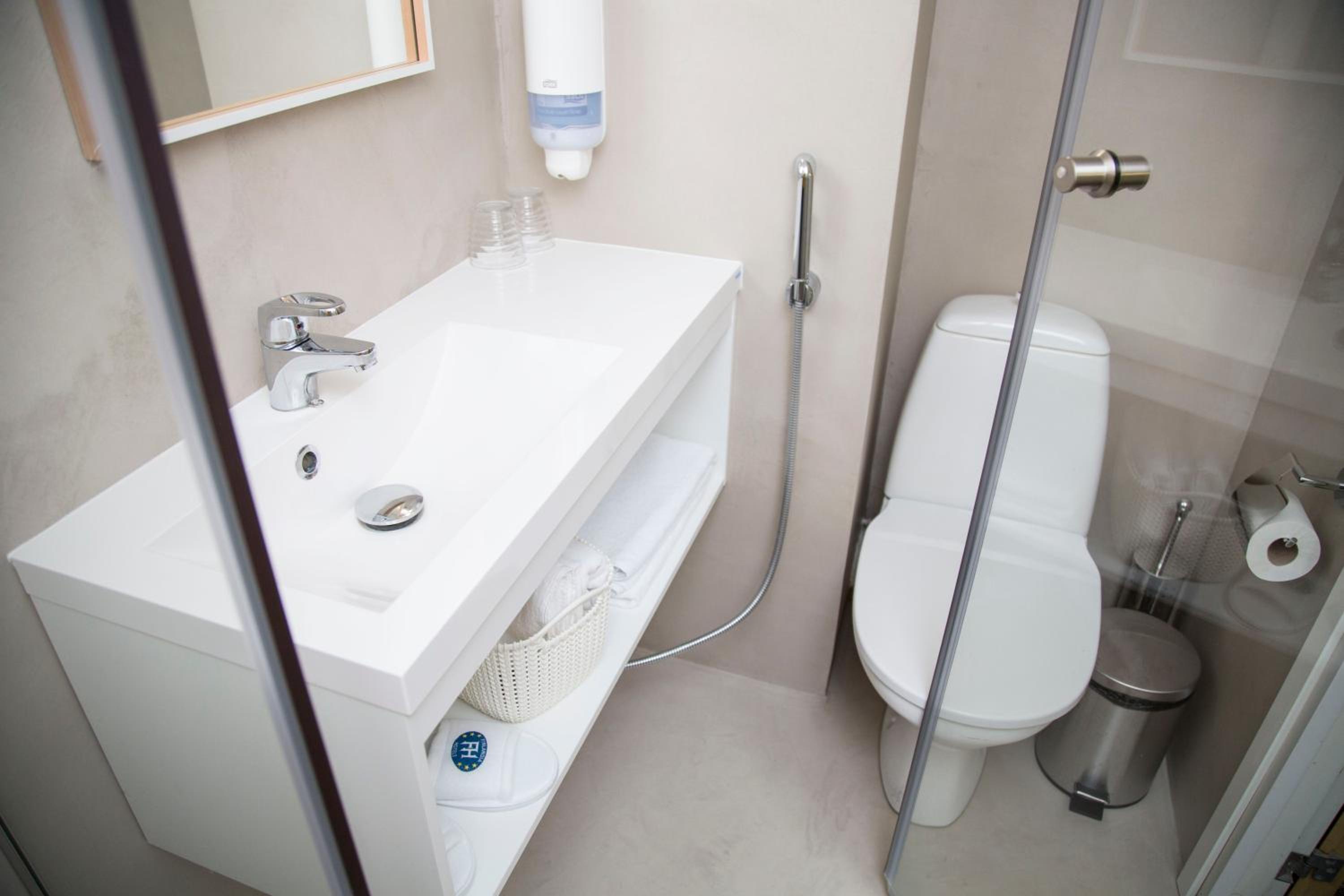 Standard Twin Room - Photo 2